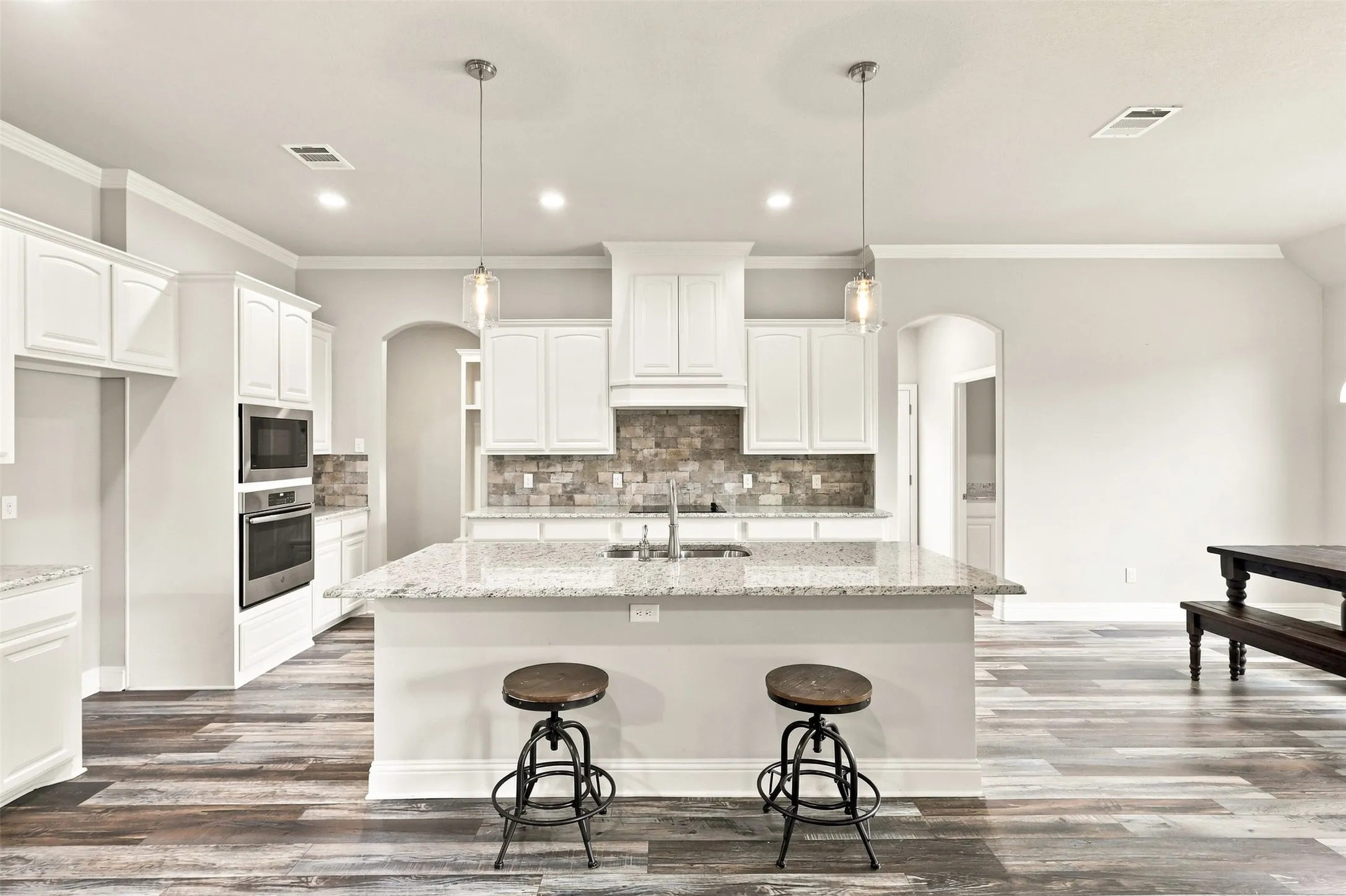 Single Family Residence For Sale in Parker County , 127 Preakness Drive, Willow Park, Texas 76087, 4 Bedroom, 4 Bathroom, 2 Garage spaces, 2,761 Sqft, built in 2018, mls#21384828, Real Estate Agent in Willow Park, Homes For Sale in Parker county, Homes For Sale in Willow Park, Realtor in Willow Park Texas, Real Estate Brokerage Independent Realty Texas, Luminita Cordes Realtor