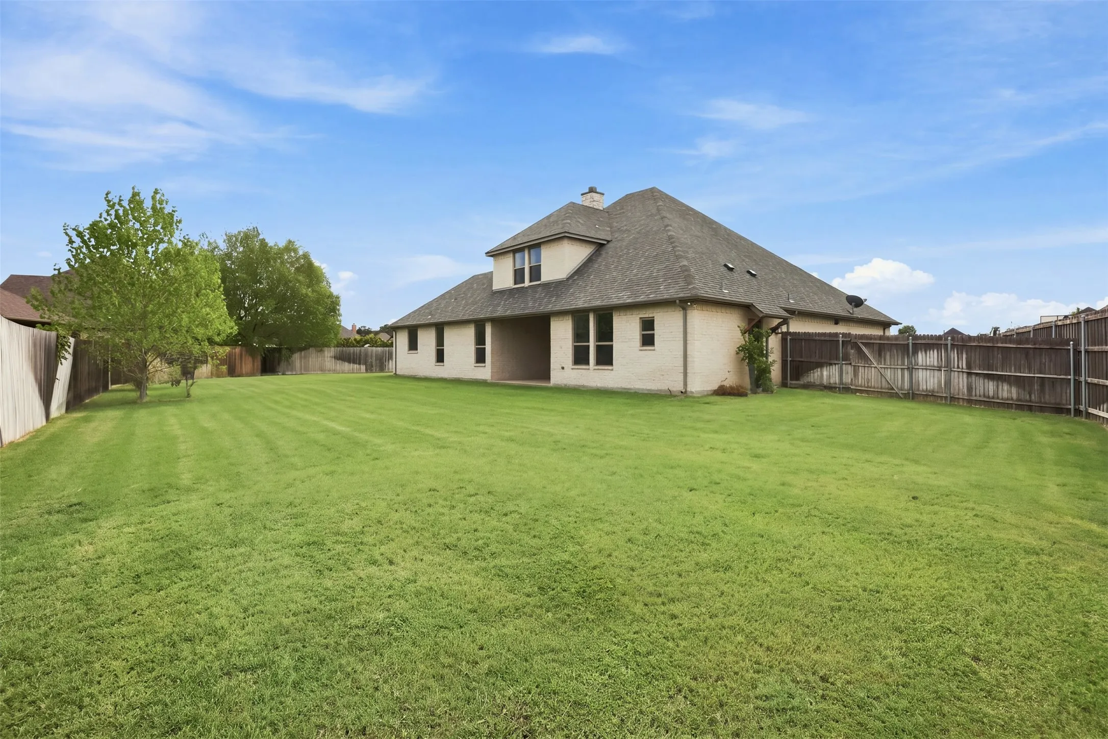 Single Family Residence For Sale in Parker County , 127 Preakness Drive, Willow Park, Texas 76087, 4 Bedroom, 4 Bathroom, 2 Garage spaces, 2,761 Sqft, built in 2018, mls#21384828, Real Estate Agent in Willow Park, Homes For Sale in Parker county, Homes For Sale in Willow Park, Realtor in Willow Park Texas, Real Estate Brokerage Independent Realty Texas, Luminita Cordes Realtor