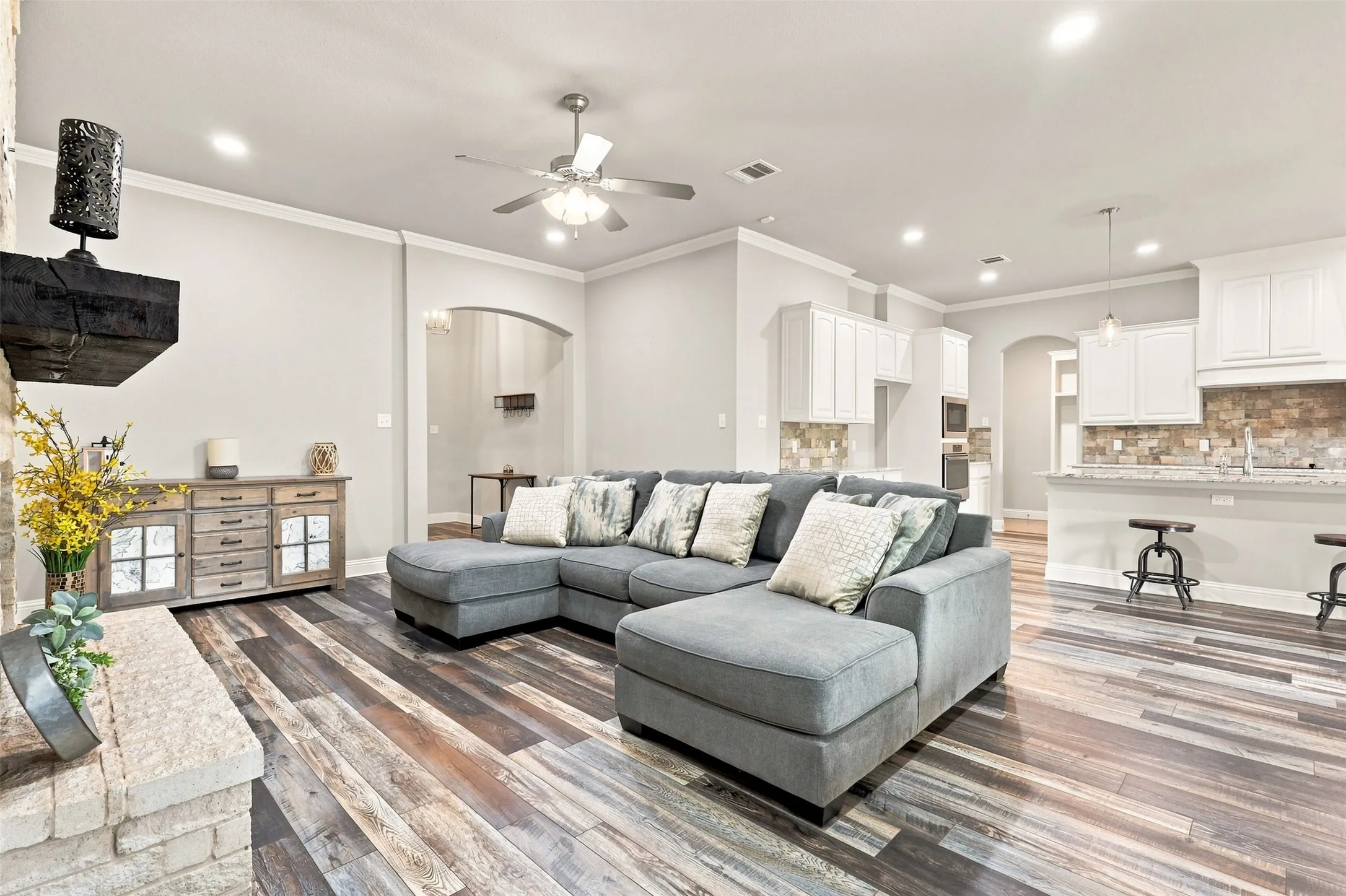 Single Family Residence For Sale in Parker County , 127 Preakness Drive, Willow Park, Texas 76087, 4 Bedroom, 4 Bathroom, 2 Garage spaces, 2,761 Sqft, built in 2018, mls#21384828, Real Estate Agent in Willow Park, Homes For Sale in Parker county, Homes For Sale in Willow Park, Realtor in Willow Park Texas, Real Estate Brokerage Independent Realty Texas, Luminita Cordes Realtor