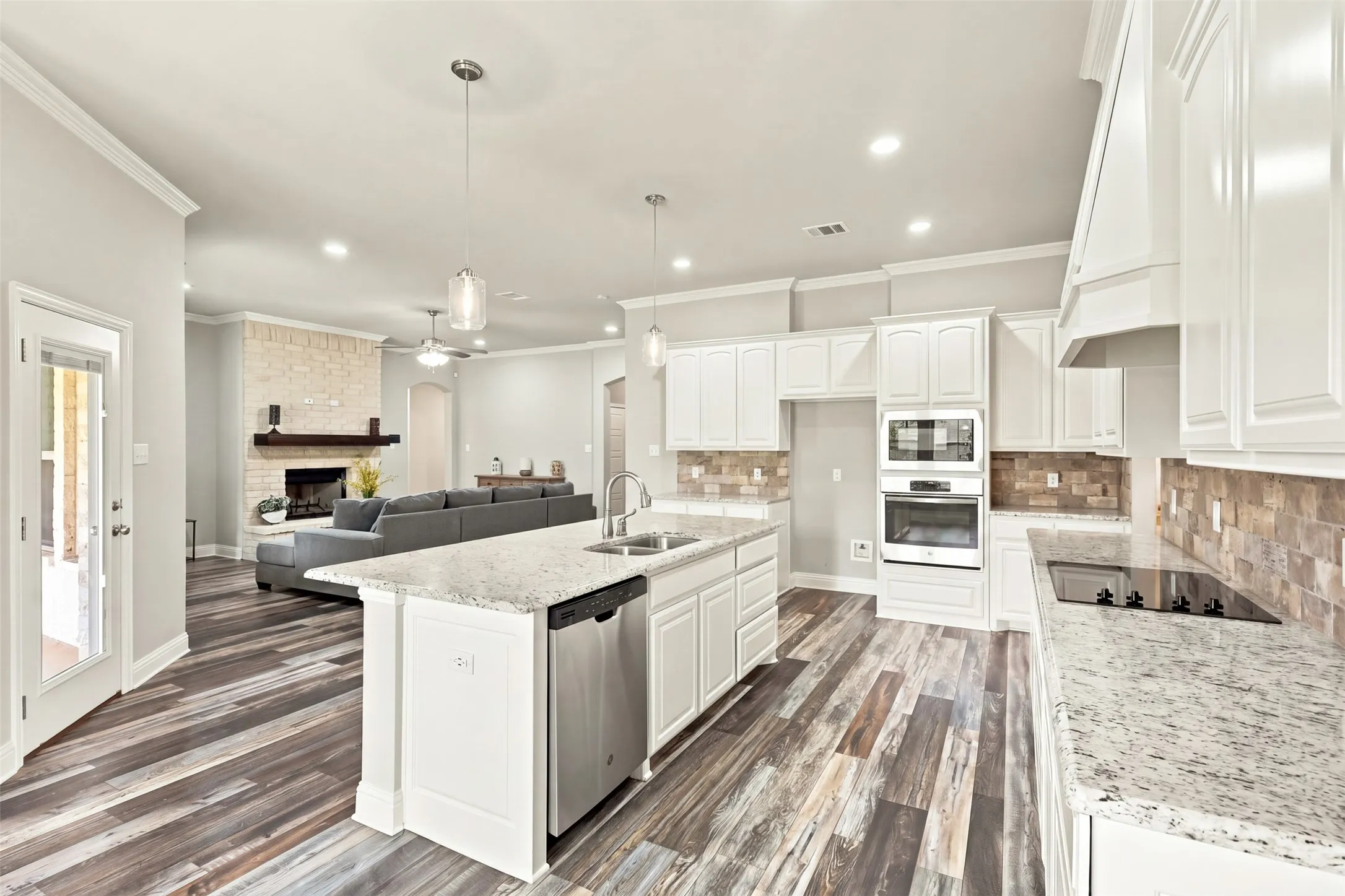 Single Family Residence For Sale in Parker County , 127 Preakness Drive, Willow Park, Texas 76087, 4 Bedroom, 4 Bathroom, 2 Garage spaces, 2,761 Sqft, built in 2018, mls#21384828, Real Estate Agent in Willow Park, Homes For Sale in Parker county, Homes For Sale in Willow Park, Realtor in Willow Park Texas, Real Estate Brokerage Independent Realty Texas, Luminita Cordes Realtor