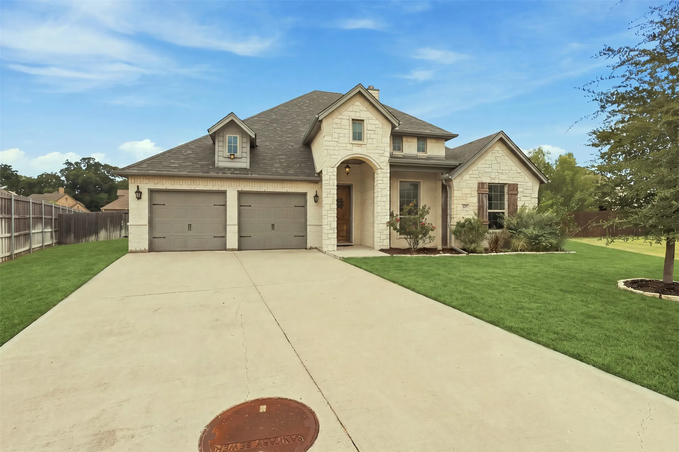 Single Family Residence For Sale in Parker County , 127 Preakness Drive, Willow Park, Texas 76087, 4 Bedroom, 4 Bathroom, 2 Garage spaces, 2,761 Sqft, built in 2018, mls#21384828, Real Estate Agent in Willow Park, Homes For Sale in Parker county, Homes For Sale in Willow Park, Realtor in Willow Park Texas, Real Estate Brokerage Independent Realty Texas, Luminita Cordes Realtor