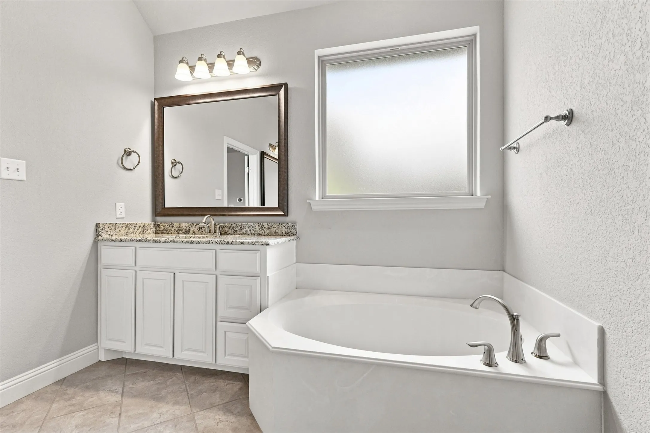 Single Family Residence For Sale in Parker County , 127 Preakness Drive, Willow Park, Texas 76087, 4 Bedroom, 4 Bathroom, 2 Garage spaces, 2,761 Sqft, built in 2018, mls#21384828, Real Estate Agent in Willow Park, Homes For Sale in Parker county, Homes For Sale in Willow Park, Realtor in Willow Park Texas, Real Estate Brokerage Independent Realty Texas, Luminita Cordes Realtor