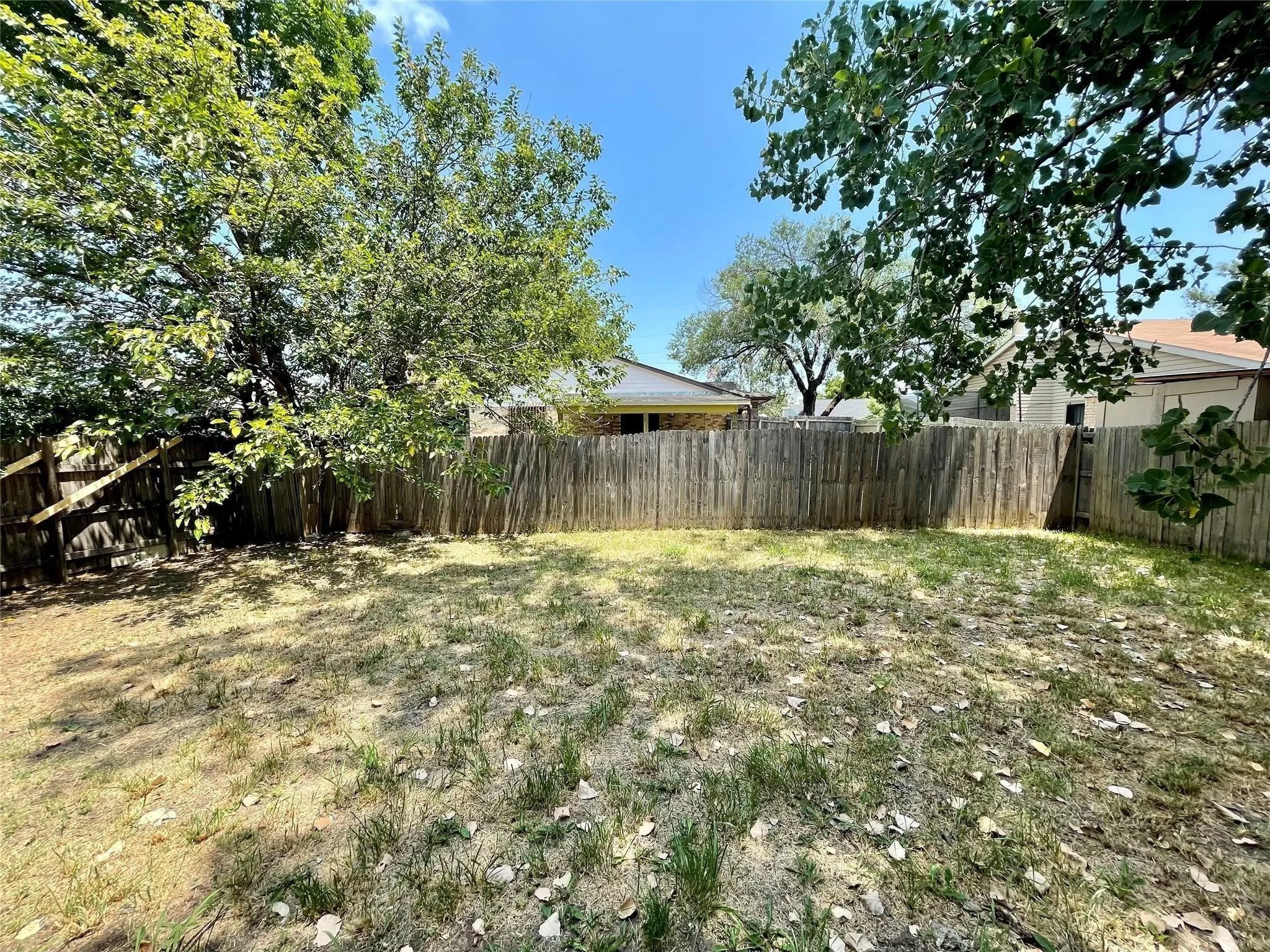 Single Family Residence For Rent in Dallas County , 9551 Kerrville Street, Dallas, Texas 75227, 2 Bedroom, 2 Bathroom, 1 Garage spaces, 1,054 Sqft, built in 1983, mls#21384873, Real Estate Agent in Dallas, Homes For Rent in Dallas county, Homes For Rent in Dallas, Realtor in Dallas Texas, Real Estate Brokerage Independent Realty Texas, Luminita Cordes Realtor