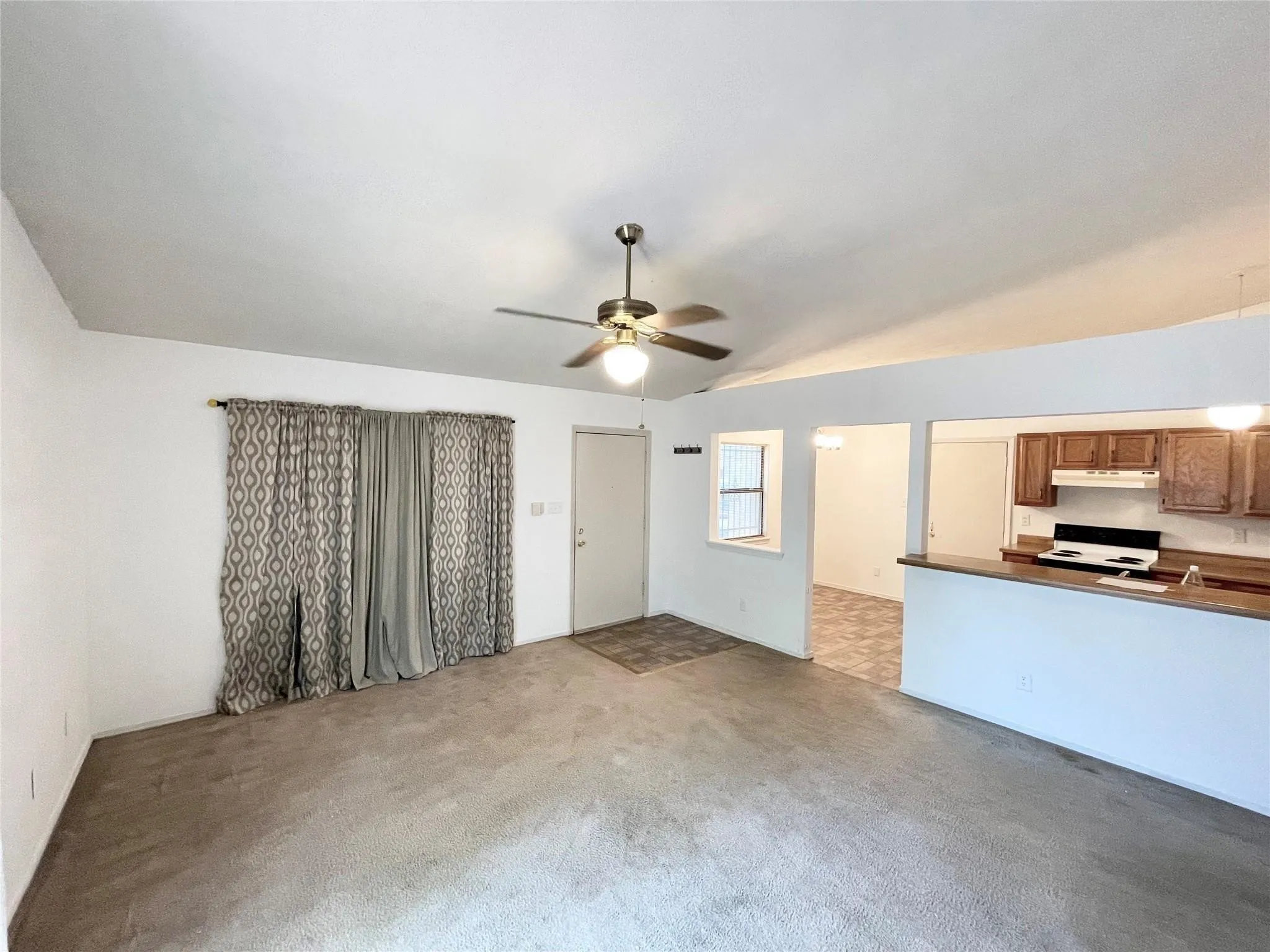Single Family Residence For Rent in Dallas County , 9551 Kerrville Street, Dallas, Texas 75227, 2 Bedroom, 2 Bathroom, 1 Garage spaces, 1,054 Sqft, built in 1983, mls#21384873, Real Estate Agent in Dallas, Homes For Rent in Dallas county, Homes For Rent in Dallas, Realtor in Dallas Texas, Real Estate Brokerage Independent Realty Texas, Luminita Cordes Realtor