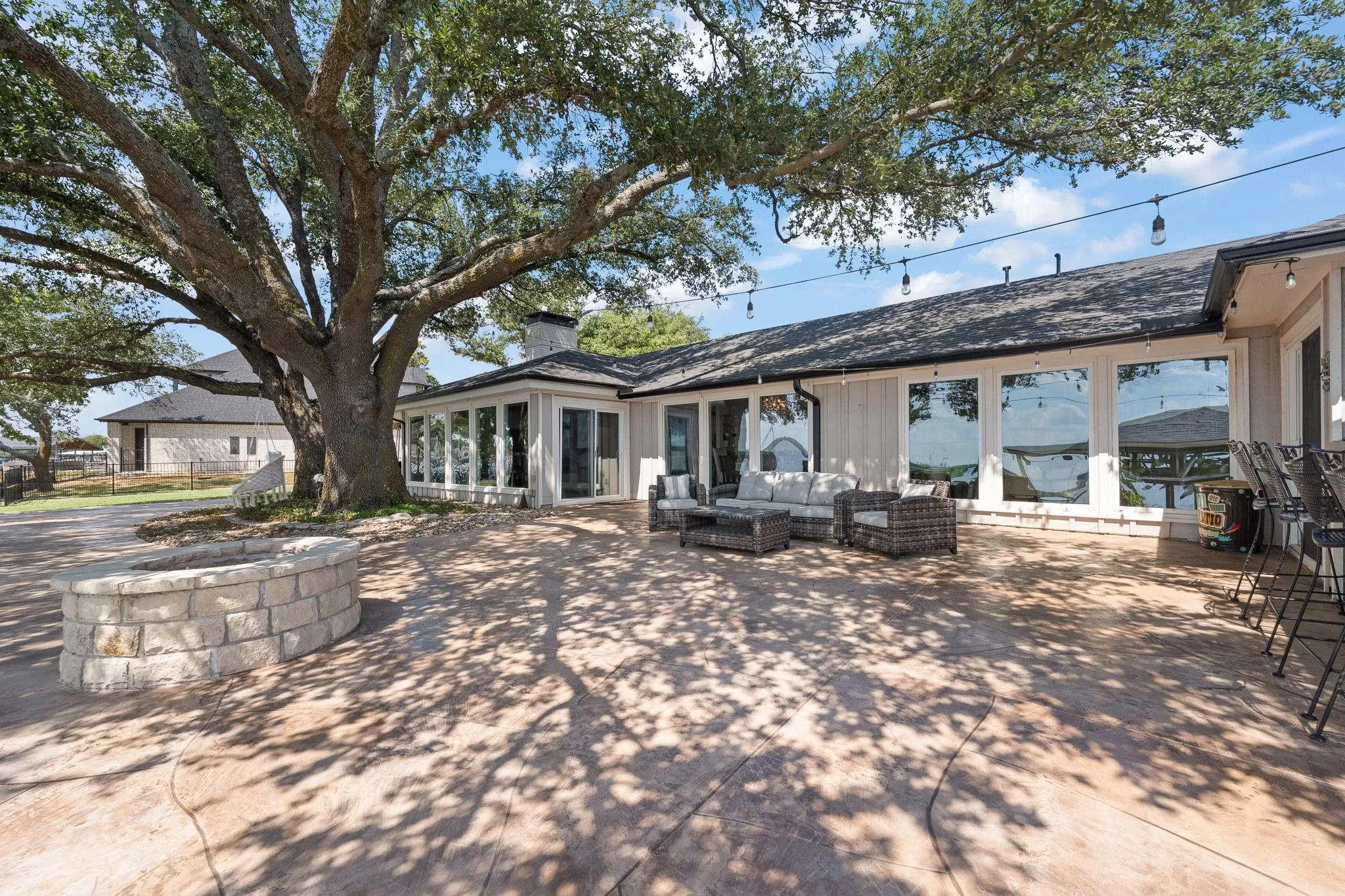 Single Family Residence For Sale in Hood County , 4509 Deleon Court, De Cordova, Texas 76049, 5 Bedroom, 4 Bathroom, 3 Garage spaces, 3,447 Sqft, built in 1977, mls#21382984, Real Estate Agent in De Cordova, Homes For Sale in Hood county, Homes For Sale in De Cordova, Realtor in De Cordova Texas, Real Estate Brokerage Independent Realty Texas, Luminita Cordes Realtor