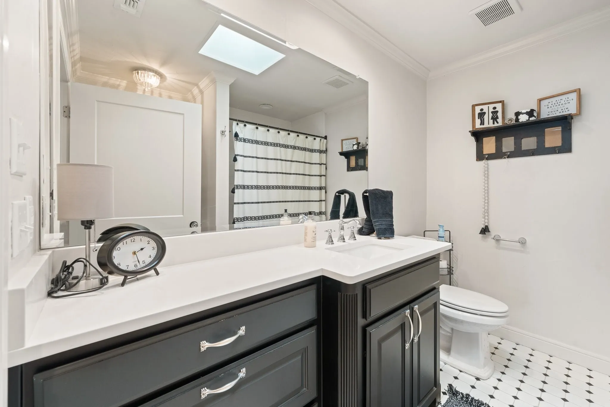 Single Family Residence For Sale in Hood County , 4509 Deleon Court, De Cordova, Texas 76049, 5 Bedroom, 4 Bathroom, 3 Garage spaces, 3,447 Sqft, built in 1977, mls#21382984, Real Estate Agent in De Cordova, Homes For Sale in Hood county, Homes For Sale in De Cordova, Realtor in De Cordova Texas, Real Estate Brokerage Independent Realty Texas, Luminita Cordes Realtor