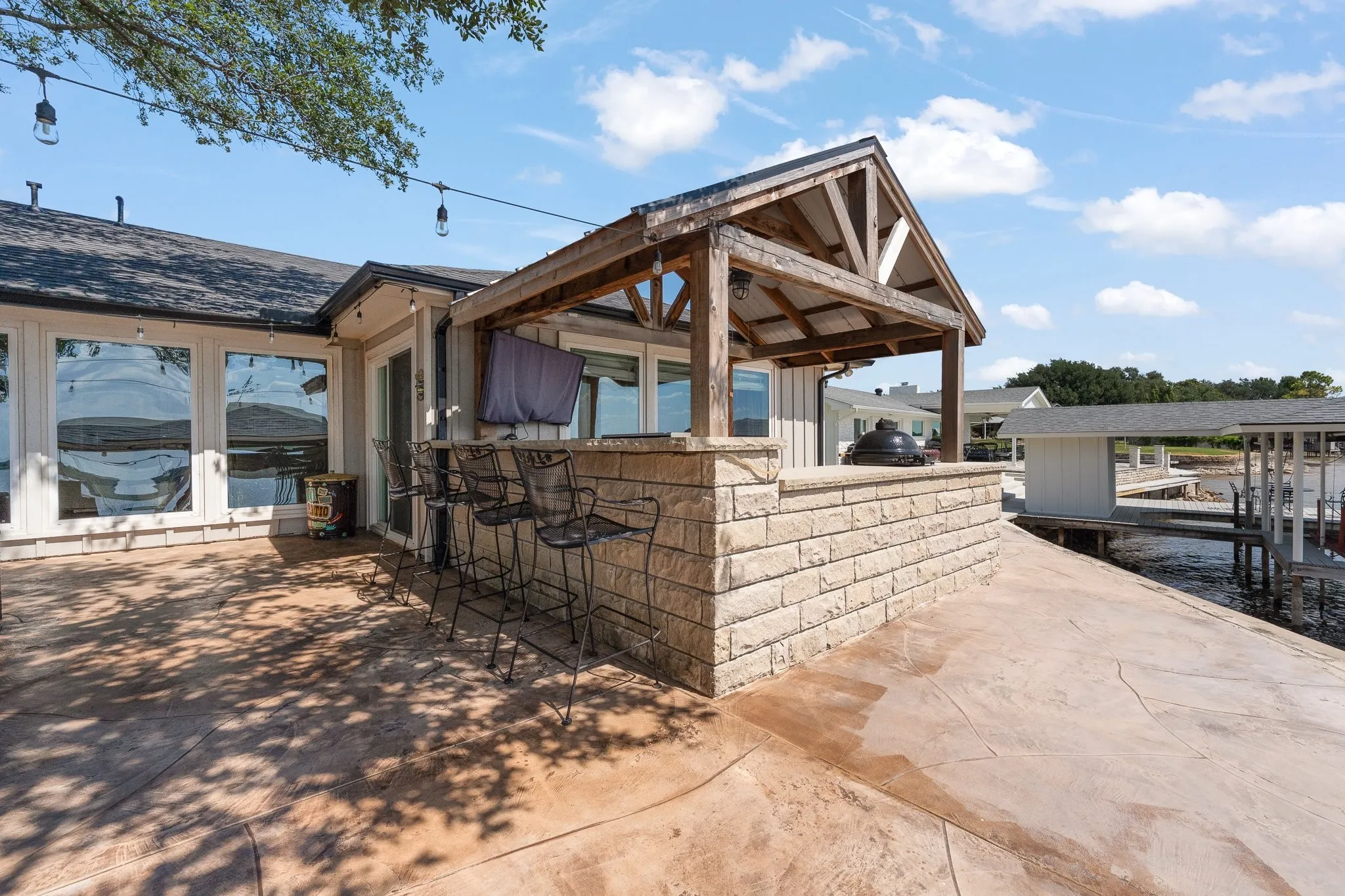 Single Family Residence For Sale in Hood County , 4509 Deleon Court, De Cordova, Texas 76049, 5 Bedroom, 4 Bathroom, 3 Garage spaces, 3,447 Sqft, built in 1977, mls#21382984, Real Estate Agent in De Cordova, Homes For Sale in Hood county, Homes For Sale in De Cordova, Realtor in De Cordova Texas, Real Estate Brokerage Independent Realty Texas, Luminita Cordes Realtor