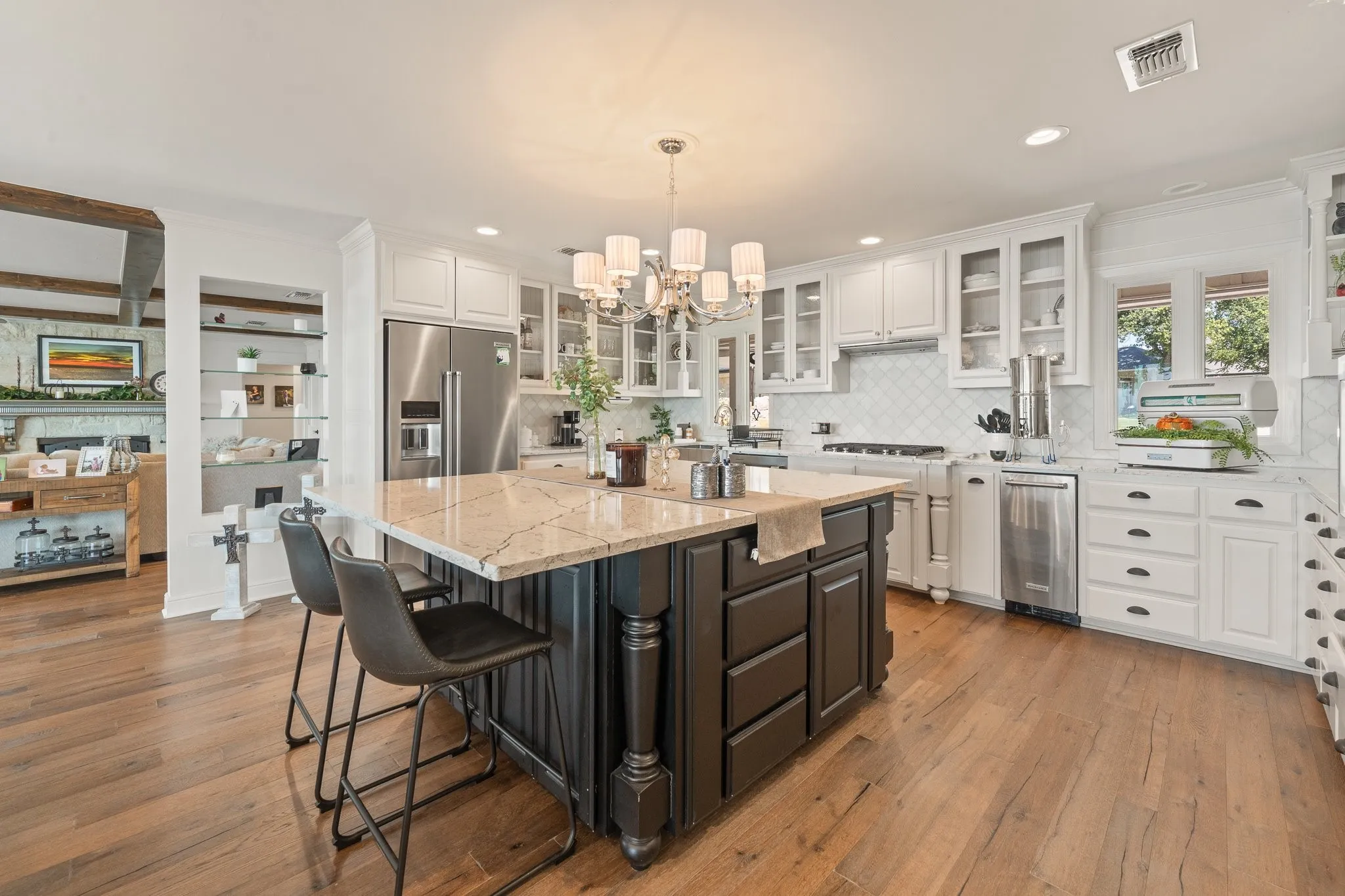 Single Family Residence For Sale in Hood County , 4509 Deleon Court, De Cordova, Texas 76049, 5 Bedroom, 4 Bathroom, 3 Garage spaces, 3,447 Sqft, built in 1977, mls#21382984, Real Estate Agent in De Cordova, Homes For Sale in Hood county, Homes For Sale in De Cordova, Realtor in De Cordova Texas, Real Estate Brokerage Independent Realty Texas, Luminita Cordes Realtor