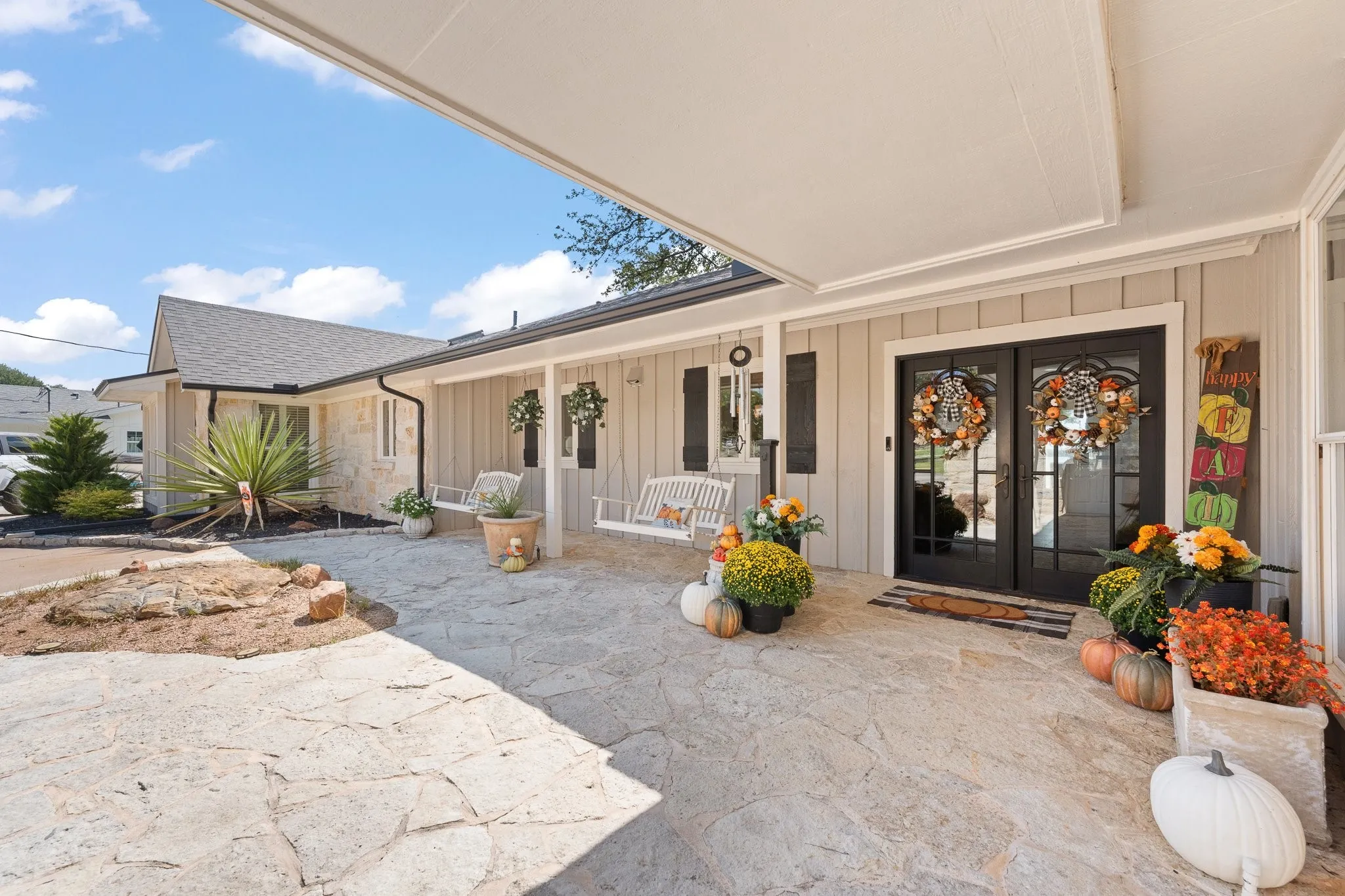 Single Family Residence For Sale in Hood County , 4509 Deleon Court, De Cordova, Texas 76049, 5 Bedroom, 4 Bathroom, 3 Garage spaces, 3,447 Sqft, built in 1977, mls#21382984, Real Estate Agent in De Cordova, Homes For Sale in Hood county, Homes For Sale in De Cordova, Realtor in De Cordova Texas, Real Estate Brokerage Independent Realty Texas, Luminita Cordes Realtor