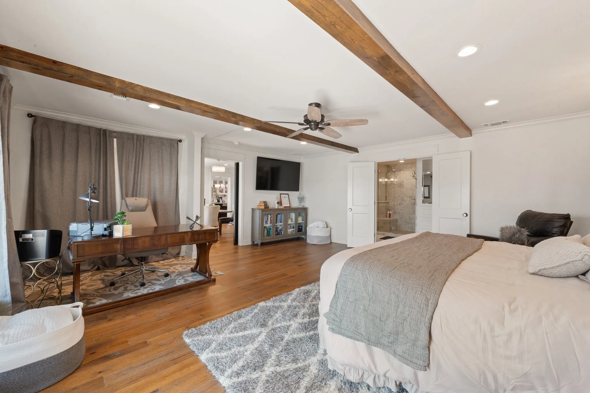 Single Family Residence For Sale in Hood County , 4509 Deleon Court, De Cordova, Texas 76049, 5 Bedroom, 4 Bathroom, 3 Garage spaces, 3,447 Sqft, built in 1977, mls#21382984, Real Estate Agent in De Cordova, Homes For Sale in Hood county, Homes For Sale in De Cordova, Realtor in De Cordova Texas, Real Estate Brokerage Independent Realty Texas, Luminita Cordes Realtor