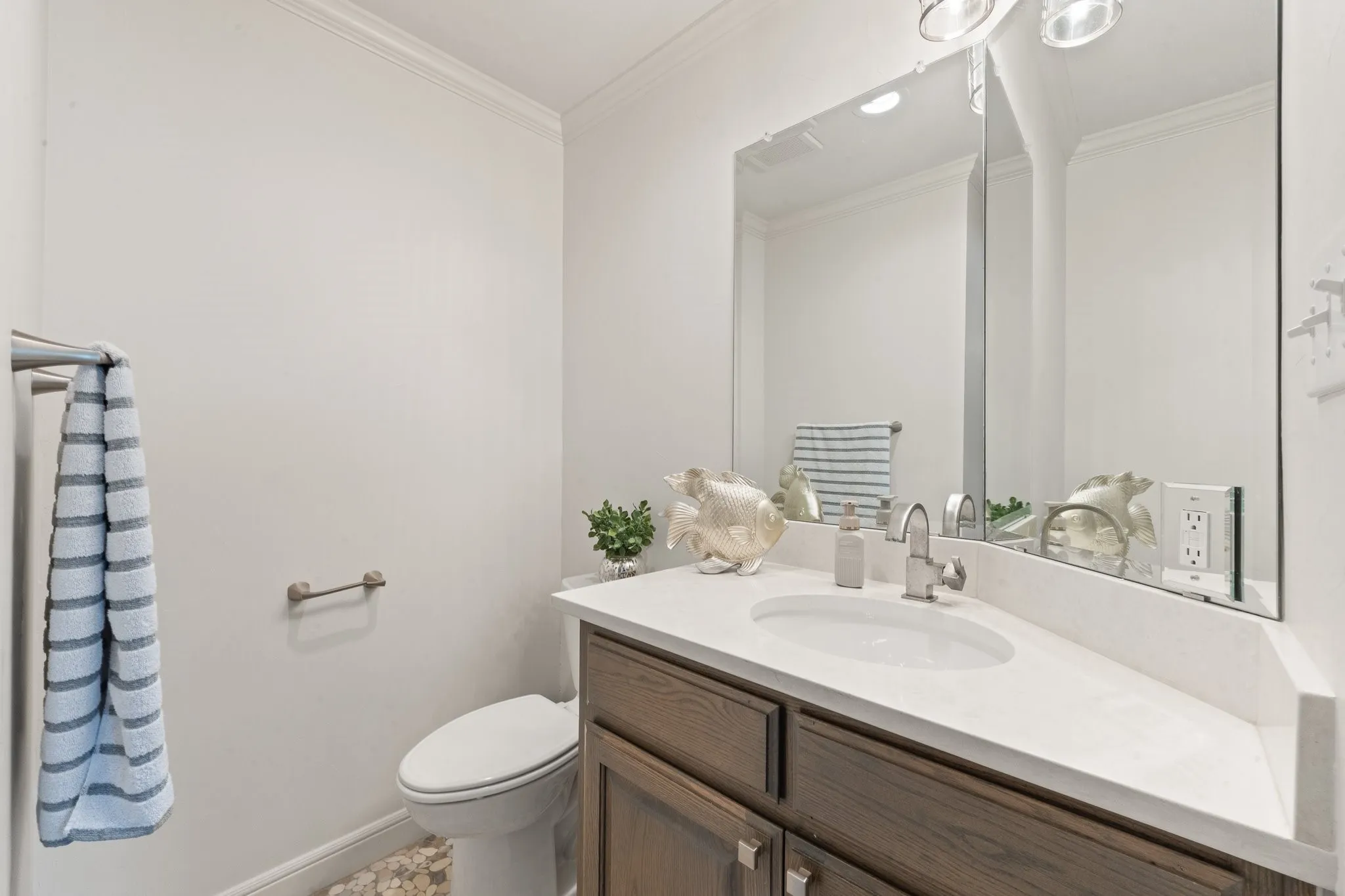 Single Family Residence For Sale in Hood County , 4509 Deleon Court, De Cordova, Texas 76049, 5 Bedroom, 4 Bathroom, 3 Garage spaces, 3,447 Sqft, built in 1977, mls#21382984, Real Estate Agent in De Cordova, Homes For Sale in Hood county, Homes For Sale in De Cordova, Realtor in De Cordova Texas, Real Estate Brokerage Independent Realty Texas, Luminita Cordes Realtor