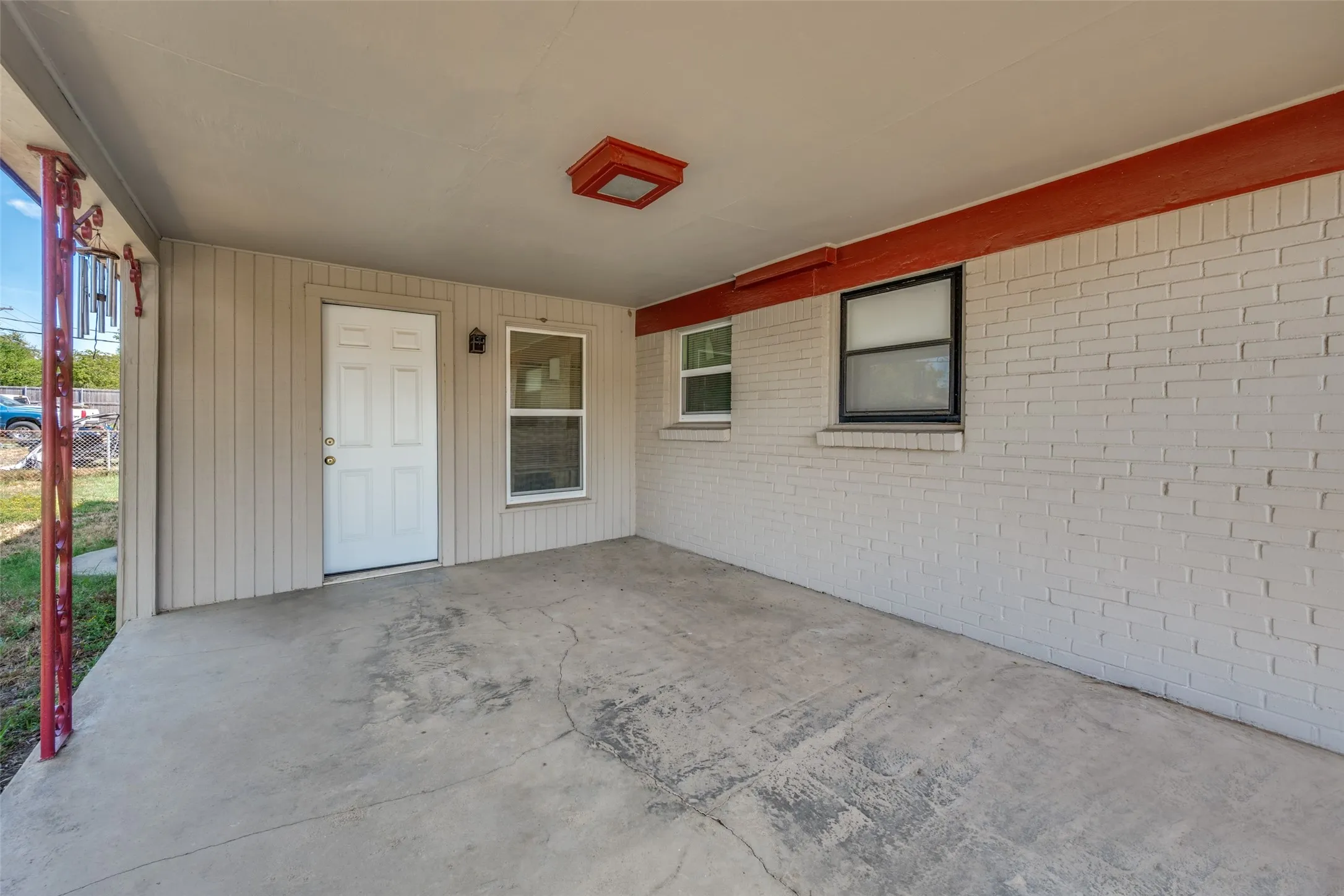 Single Family Residence For Sale in Tarrant County , 825 Glenda Drive, Bedford, Texas 76022, 3 Bedroom, 2 Bathroom, 1 Garage spaces, 1,372 Sqft, built in 1956, mls#21384864, Real Estate Agent in Bedford, Homes For Sale in Tarrant county, Homes For Sale in Bedford, Realtor in Bedford Texas, Real Estate Brokerage Independent Realty Texas, Luminita Cordes Realtor