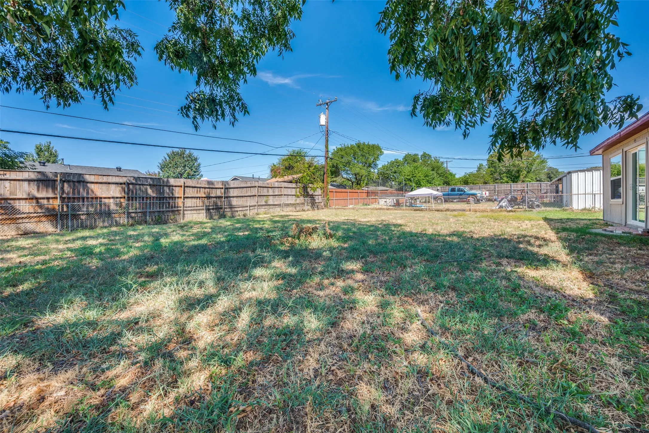 Single Family Residence For Sale in Tarrant County , 825 Glenda Drive, Bedford, Texas 76022, 3 Bedroom, 2 Bathroom, 1 Garage spaces, 1,372 Sqft, built in 1956, mls#21384864, Real Estate Agent in Bedford, Homes For Sale in Tarrant county, Homes For Sale in Bedford, Realtor in Bedford Texas, Real Estate Brokerage Independent Realty Texas, Luminita Cordes Realtor