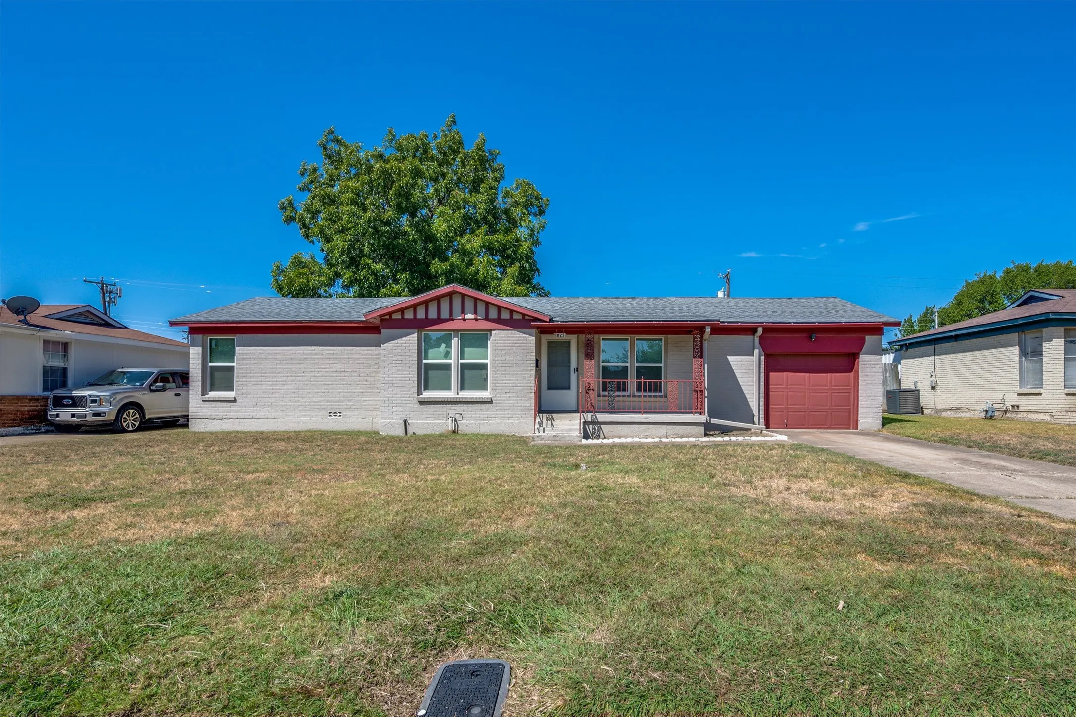Single Family Residence For Sale in Tarrant County , 825 Glenda Drive, Bedford, Texas 76022, 3 Bedroom, 2 Bathroom, 1 Garage spaces, 1,372 Sqft, built in 1956, mls#21384864, Real Estate Agent in Bedford, Homes For Sale in Tarrant county, Homes For Sale in Bedford, Realtor in Bedford Texas, Real Estate Brokerage Independent Realty Texas, Luminita Cordes Realtor