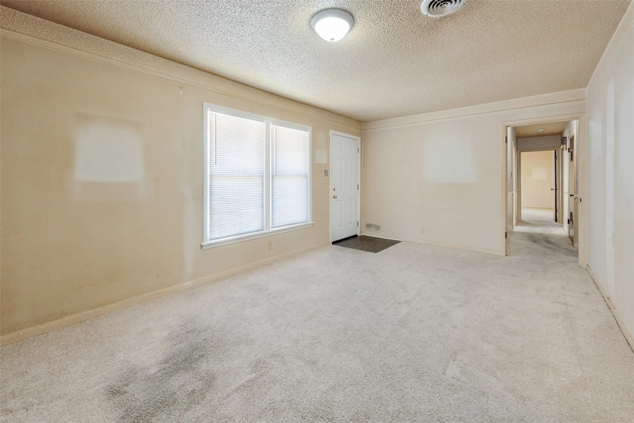 Single Family Residence For Sale in Tarrant County , 825 Glenda Drive, Bedford, Texas 76022, 3 Bedroom, 2 Bathroom, 1 Garage spaces, 1,372 Sqft, built in 1956, mls#21384864, Real Estate Agent in Bedford, Homes For Sale in Tarrant county, Homes For Sale in Bedford, Realtor in Bedford Texas, Real Estate Brokerage Independent Realty Texas, Luminita Cordes Realtor