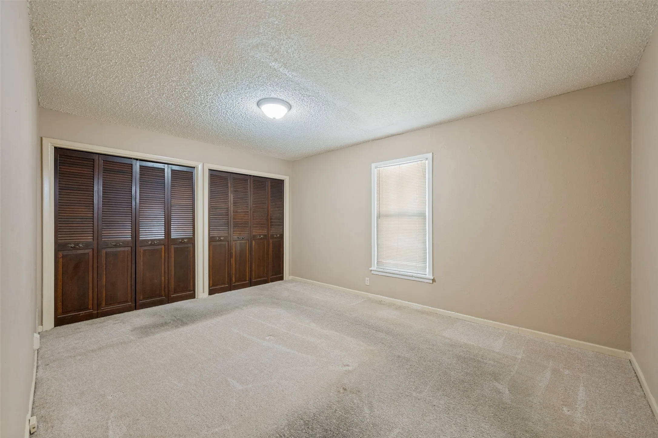 Single Family Residence For Sale in Tarrant County , 825 Glenda Drive, Bedford, Texas 76022, 3 Bedroom, 2 Bathroom, 1 Garage spaces, 1,372 Sqft, built in 1956, mls#21384864, Real Estate Agent in Bedford, Homes For Sale in Tarrant county, Homes For Sale in Bedford, Realtor in Bedford Texas, Real Estate Brokerage Independent Realty Texas, Luminita Cordes Realtor