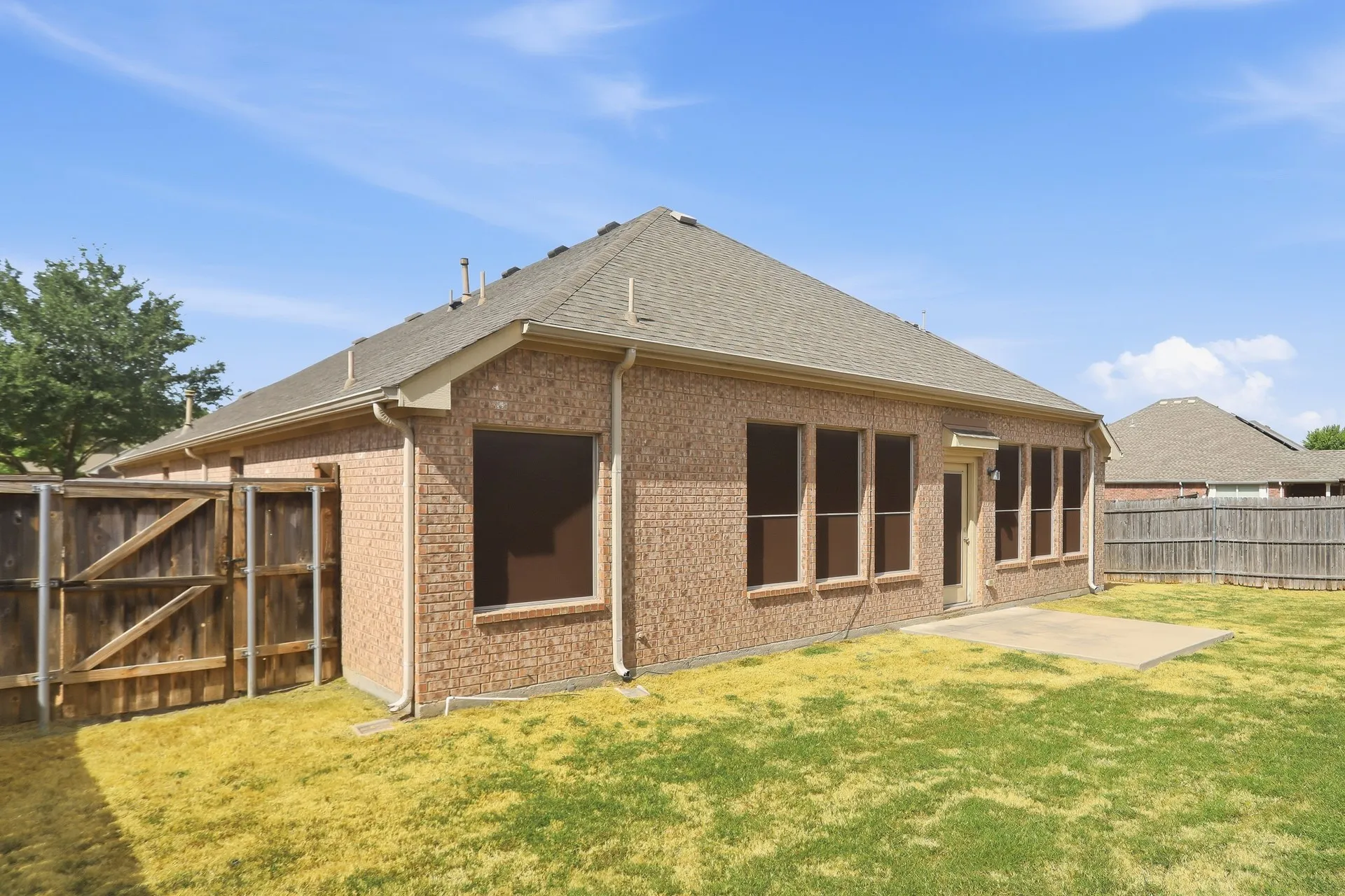 Single Family Residence For Sale in Tarrant County , 2927 Albares Drive, Grand Prairie, Texas 75054, 4 Bedroom, 2 Bathroom, 2 Garage spaces, 1,995 Sqft, built in 2010, mls#21363481, Real Estate Agent in Grand Prairie, Homes For Sale in Tarrant county, Homes For Sale in Grand Prairie, Realtor in Grand Prairie Texas, Real Estate Brokerage Independent Realty Texas, Luminita Cordes Realtor