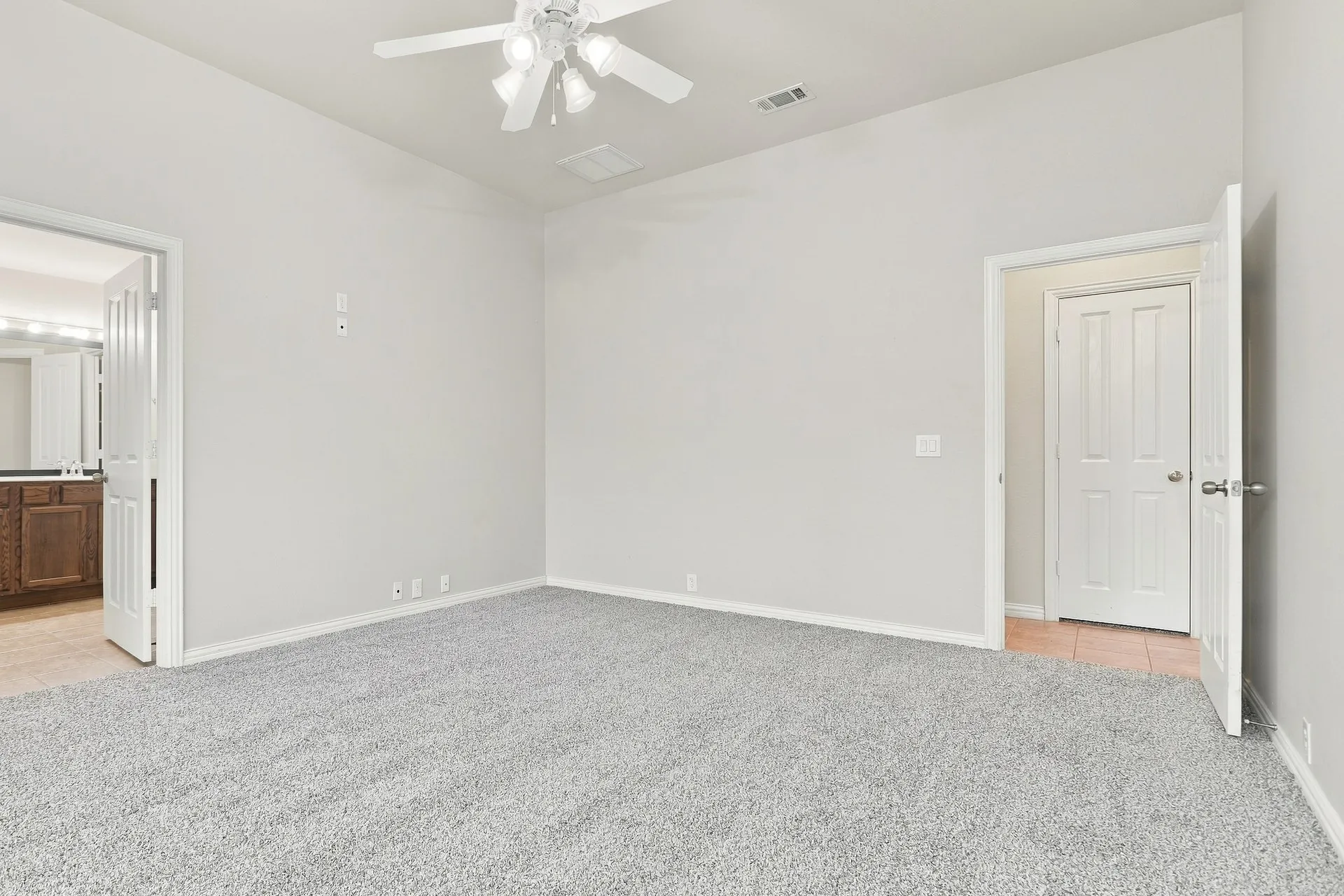 Single Family Residence For Sale in Tarrant County , 2927 Albares Drive, Grand Prairie, Texas 75054, 4 Bedroom, 2 Bathroom, 2 Garage spaces, 1,995 Sqft, built in 2010, mls#21363481, Real Estate Agent in Grand Prairie, Homes For Sale in Tarrant county, Homes For Sale in Grand Prairie, Realtor in Grand Prairie Texas, Real Estate Brokerage Independent Realty Texas, Luminita Cordes Realtor
