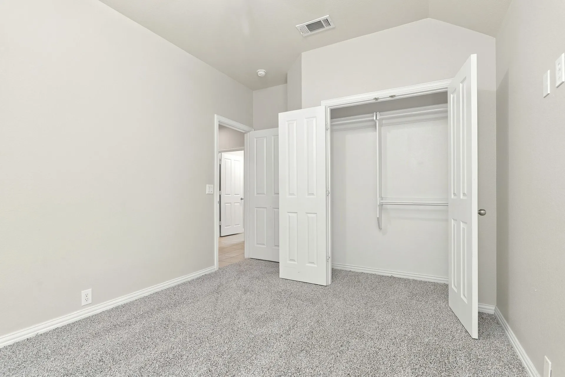 Single Family Residence For Sale in Tarrant County , 2927 Albares Drive, Grand Prairie, Texas 75054, 4 Bedroom, 2 Bathroom, 2 Garage spaces, 1,995 Sqft, built in 2010, mls#21363481, Real Estate Agent in Grand Prairie, Homes For Sale in Tarrant county, Homes For Sale in Grand Prairie, Realtor in Grand Prairie Texas, Real Estate Brokerage Independent Realty Texas, Luminita Cordes Realtor