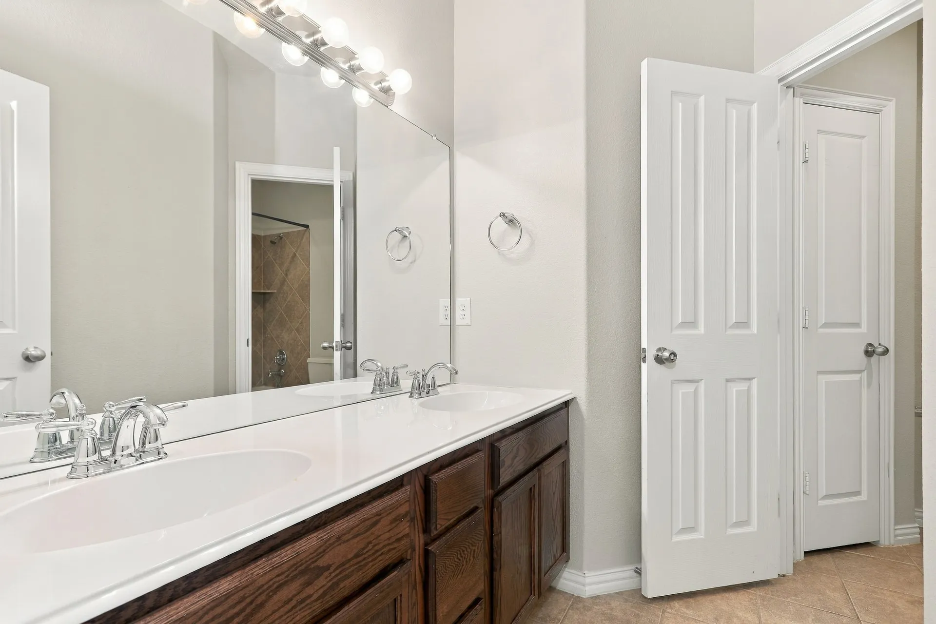 Single Family Residence For Sale in Tarrant County , 2927 Albares Drive, Grand Prairie, Texas 75054, 4 Bedroom, 2 Bathroom, 2 Garage spaces, 1,995 Sqft, built in 2010, mls#21363481, Real Estate Agent in Grand Prairie, Homes For Sale in Tarrant county, Homes For Sale in Grand Prairie, Realtor in Grand Prairie Texas, Real Estate Brokerage Independent Realty Texas, Luminita Cordes Realtor