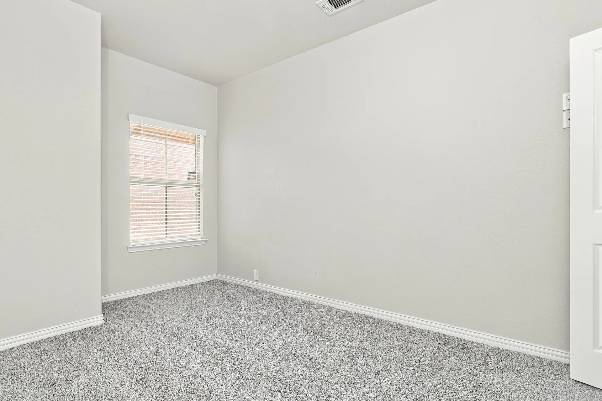Single Family Residence For Sale in Tarrant County , 2927 Albares Drive, Grand Prairie, Texas 75054, 4 Bedroom, 2 Bathroom, 2 Garage spaces, 1,995 Sqft, built in 2010, mls#21363481, Real Estate Agent in Grand Prairie, Homes For Sale in Tarrant county, Homes For Sale in Grand Prairie, Realtor in Grand Prairie Texas, Real Estate Brokerage Independent Realty Texas, Luminita Cordes Realtor