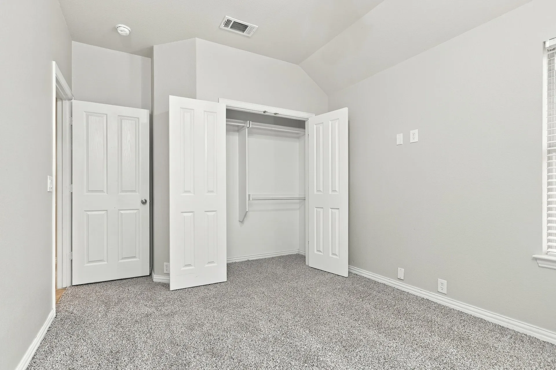 Single Family Residence For Sale in Tarrant County , 2927 Albares Drive, Grand Prairie, Texas 75054, 4 Bedroom, 2 Bathroom, 2 Garage spaces, 1,995 Sqft, built in 2010, mls#21363481, Real Estate Agent in Grand Prairie, Homes For Sale in Tarrant county, Homes For Sale in Grand Prairie, Realtor in Grand Prairie Texas, Real Estate Brokerage Independent Realty Texas, Luminita Cordes Realtor