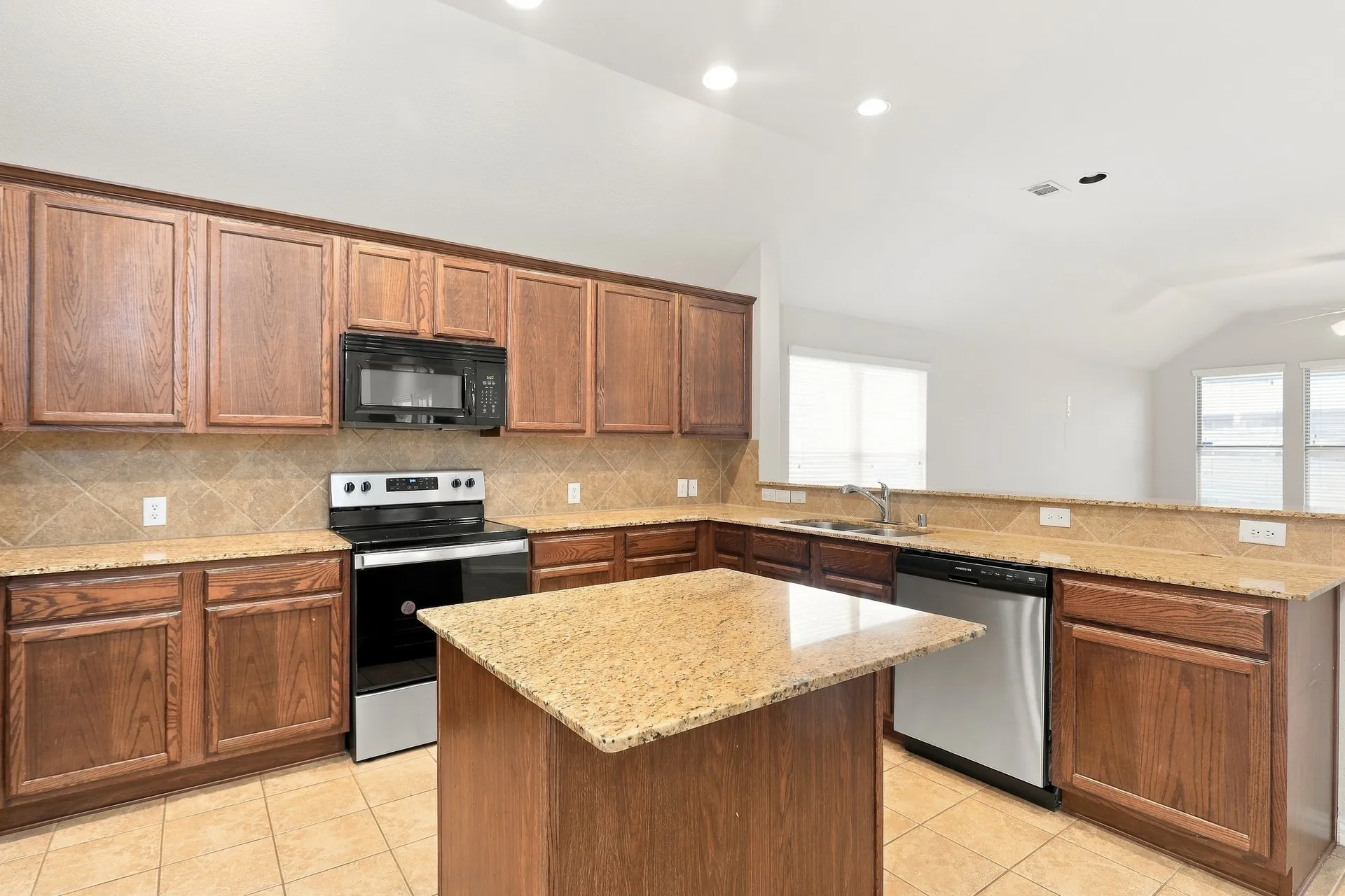 Single Family Residence For Sale in Tarrant County , 2927 Albares Drive, Grand Prairie, Texas 75054, 4 Bedroom, 2 Bathroom, 2 Garage spaces, 1,995 Sqft, built in 2010, mls#21363481, Real Estate Agent in Grand Prairie, Homes For Sale in Tarrant county, Homes For Sale in Grand Prairie, Realtor in Grand Prairie Texas, Real Estate Brokerage Independent Realty Texas, Luminita Cordes Realtor
