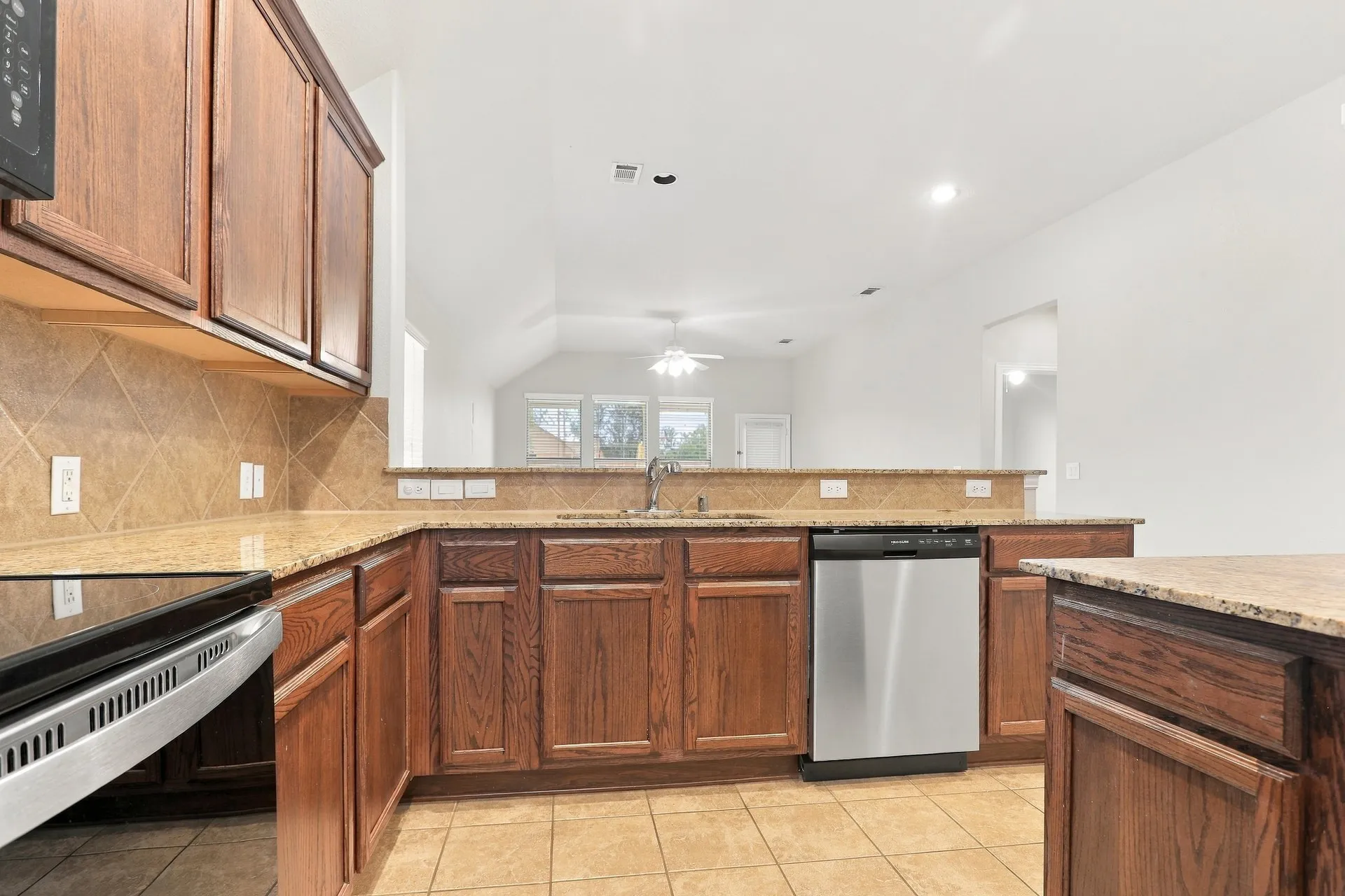 Single Family Residence For Sale in Tarrant County , 2927 Albares Drive, Grand Prairie, Texas 75054, 4 Bedroom, 2 Bathroom, 2 Garage spaces, 1,995 Sqft, built in 2010, mls#21363481, Real Estate Agent in Grand Prairie, Homes For Sale in Tarrant county, Homes For Sale in Grand Prairie, Realtor in Grand Prairie Texas, Real Estate Brokerage Independent Realty Texas, Luminita Cordes Realtor