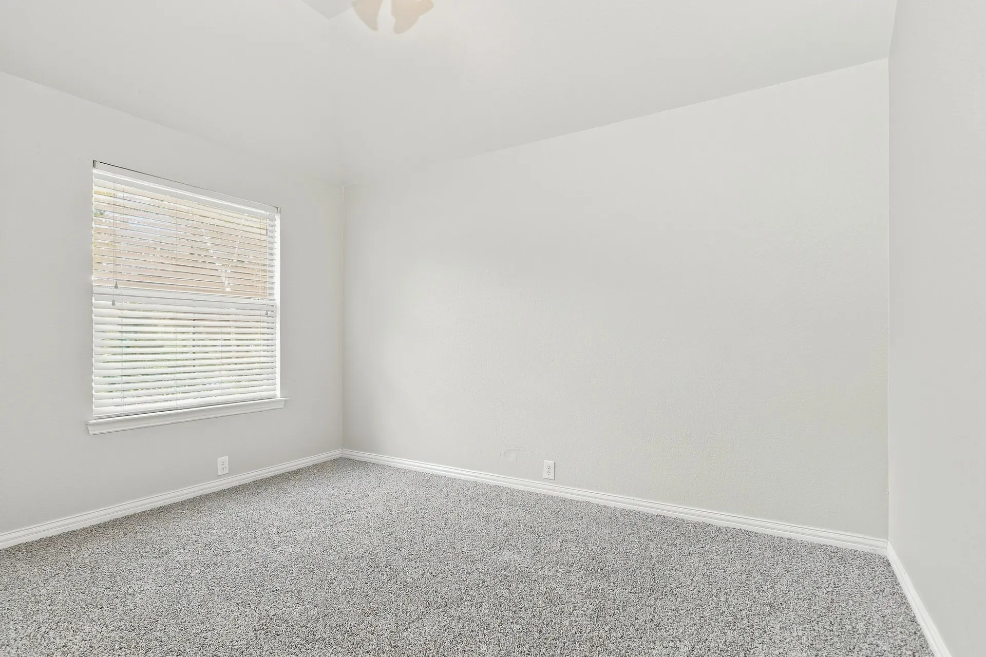 Single Family Residence For Sale in Tarrant County , 2927 Albares Drive, Grand Prairie, Texas 75054, 4 Bedroom, 2 Bathroom, 2 Garage spaces, 1,995 Sqft, built in 2010, mls#21363481, Real Estate Agent in Grand Prairie, Homes For Sale in Tarrant county, Homes For Sale in Grand Prairie, Realtor in Grand Prairie Texas, Real Estate Brokerage Independent Realty Texas, Luminita Cordes Realtor