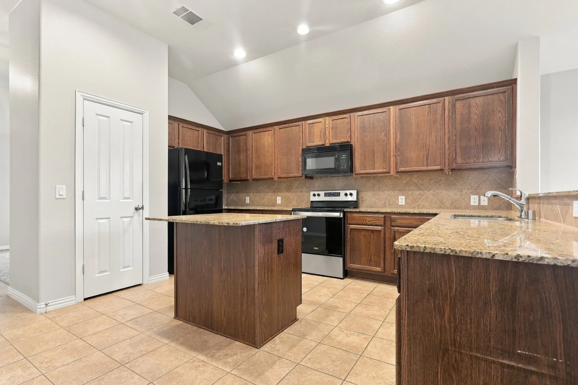 Single Family Residence For Sale in Tarrant County , 2927 Albares Drive, Grand Prairie, Texas 75054, 4 Bedroom, 2 Bathroom, 2 Garage spaces, 1,995 Sqft, built in 2010, mls#21363481, Real Estate Agent in Grand Prairie, Homes For Sale in Tarrant county, Homes For Sale in Grand Prairie, Realtor in Grand Prairie Texas, Real Estate Brokerage Independent Realty Texas, Luminita Cordes Realtor