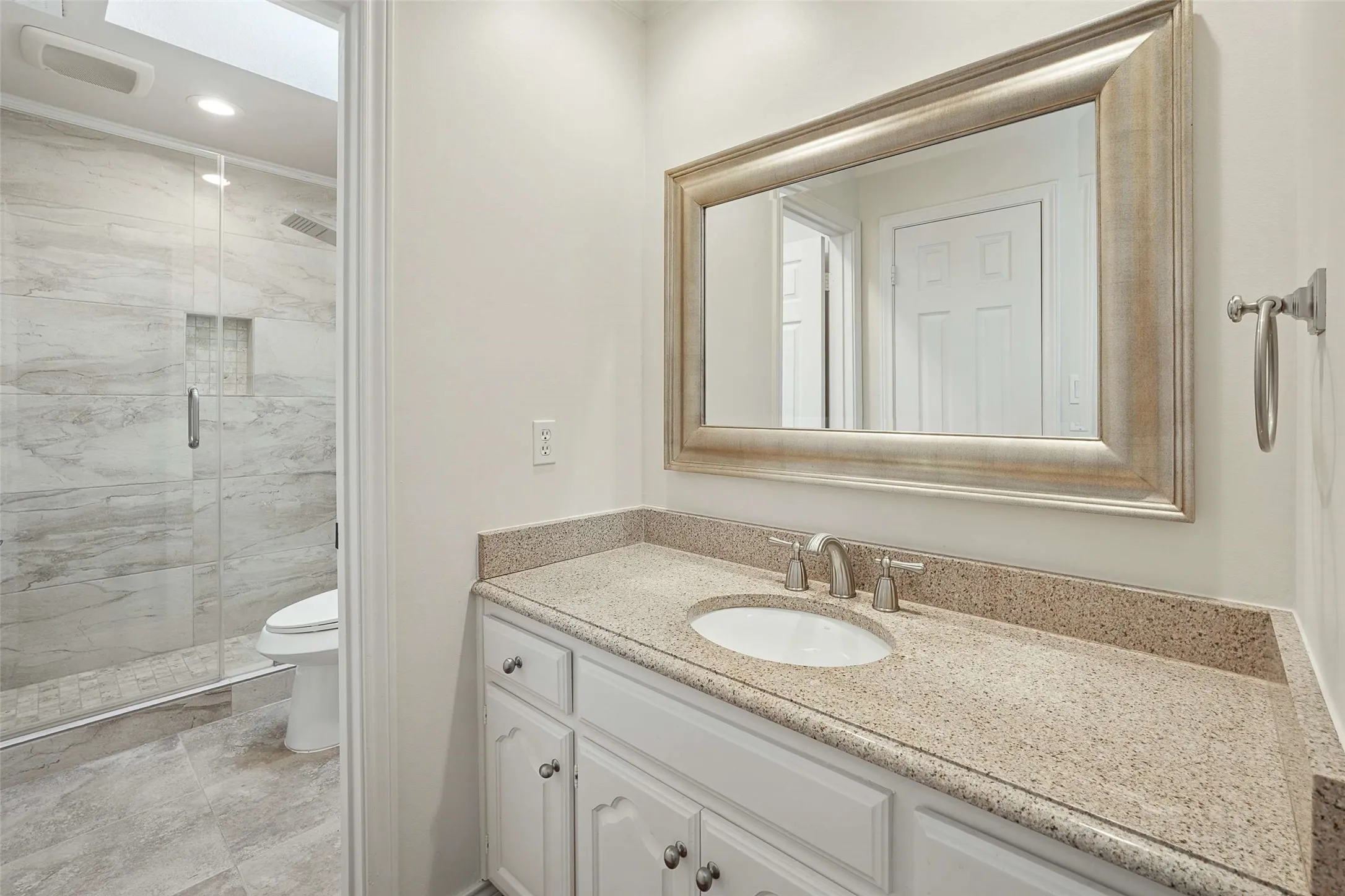 Single Family Residence For Rent in Collin County , 5604 Bent Creek Trail, Dallas, Texas 75252, 4 Bedroom, 4 Bathroom, 3 Garage spaces, 3,880 Sqft, built in 1985, mls#21384886, Real Estate Agent in Dallas, Homes For Rent in Collin county, Homes For Rent in Dallas, Realtor in Dallas Texas, Real Estate Brokerage Independent Realty Texas, Luminita Cordes Realtor