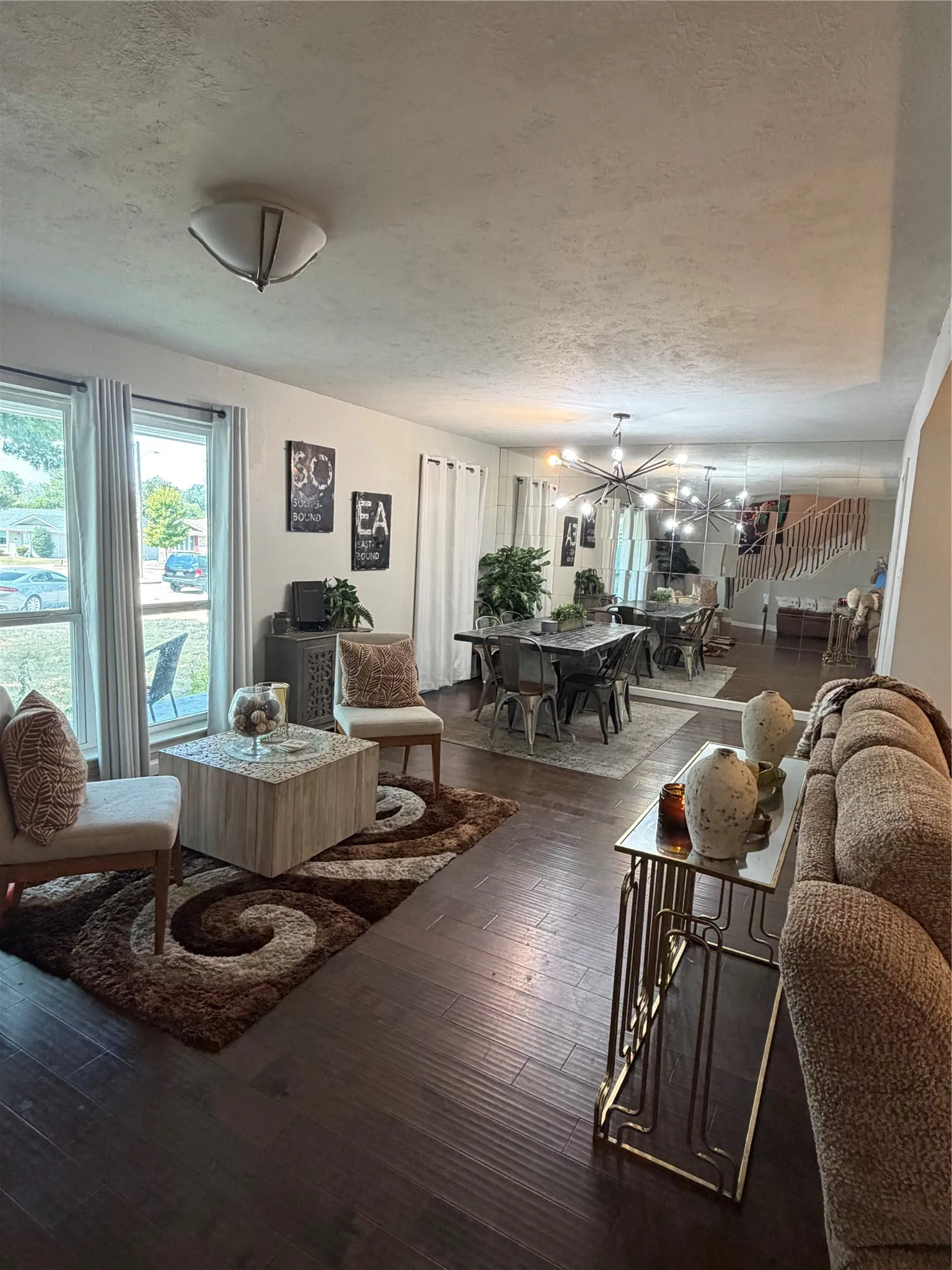 Single Family Residence For Rent in Dallas County , 8044 Woodhue Circle, Dallas, Texas 75228, 4 Bedroom, 3 Bathroom, 2 Garage spaces, 2,370 Sqft, built in 1956, mls#21380509, Real Estate Agent in Dallas, Homes For Rent in Dallas county, Homes For Rent in Dallas, Realtor in Dallas Texas, Real Estate Brokerage Independent Realty Texas, Luminita Cordes Realtor