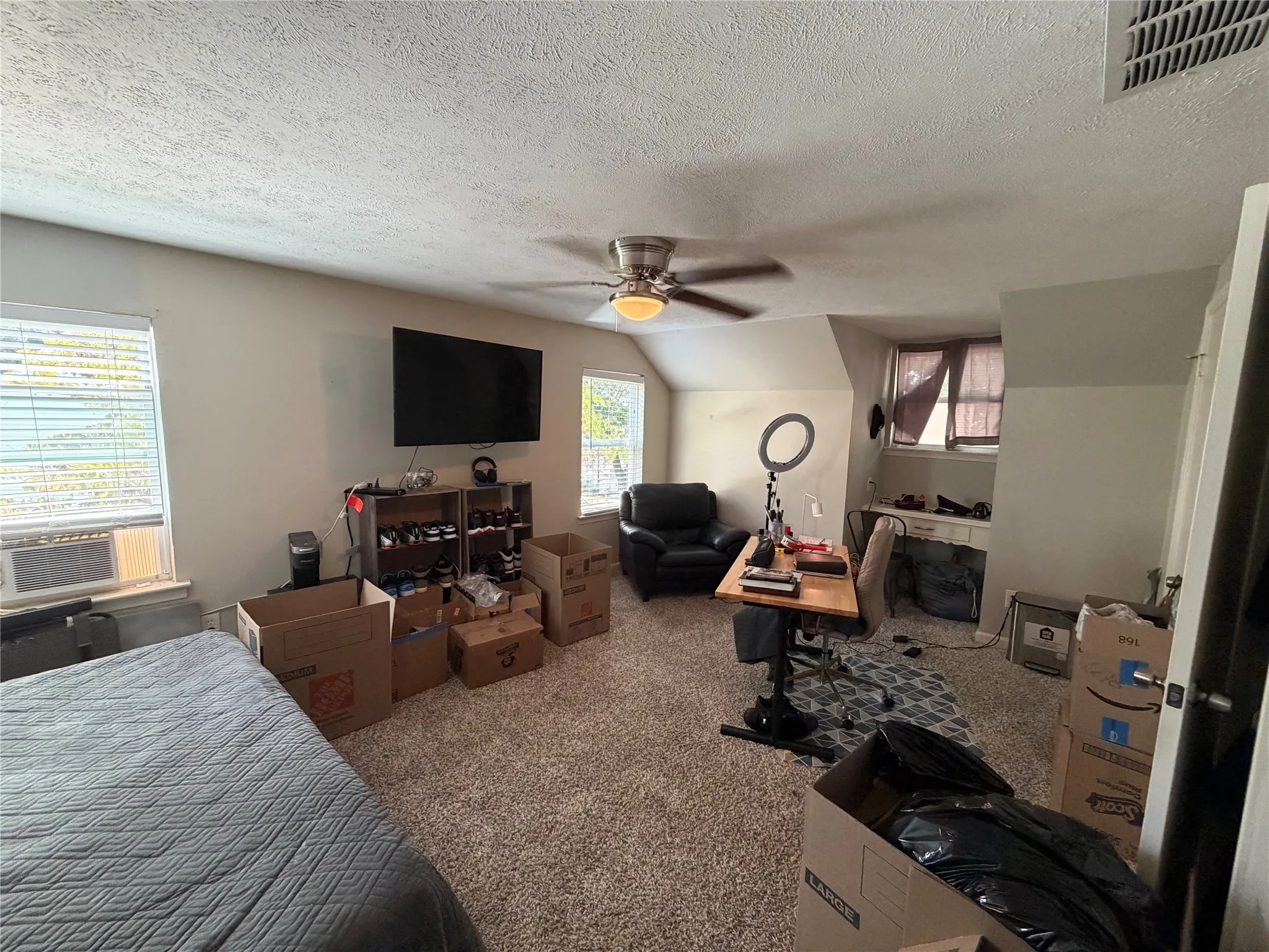 Single Family Residence For Rent in Dallas County , 8044 Woodhue Circle, Dallas, Texas 75228, 4 Bedroom, 3 Bathroom, 2 Garage spaces, 2,370 Sqft, built in 1956, mls#21380509, Real Estate Agent in Dallas, Homes For Rent in Dallas county, Homes For Rent in Dallas, Realtor in Dallas Texas, Real Estate Brokerage Independent Realty Texas, Luminita Cordes Realtor