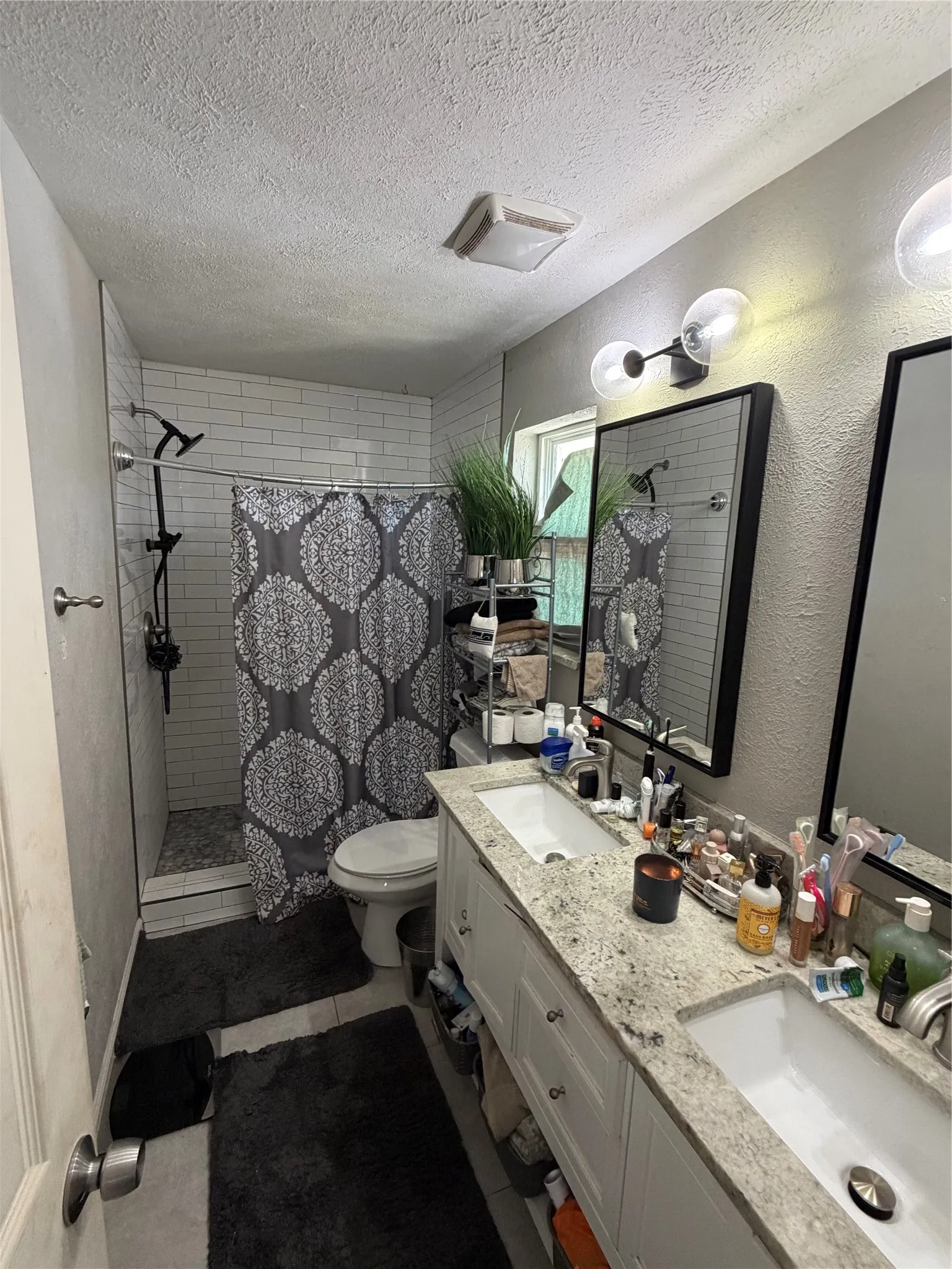 Single Family Residence For Rent in Dallas County , 8044 Woodhue Circle, Dallas, Texas 75228, 4 Bedroom, 3 Bathroom, 2 Garage spaces, 2,370 Sqft, built in 1956, mls#21380509, Real Estate Agent in Dallas, Homes For Rent in Dallas county, Homes For Rent in Dallas, Realtor in Dallas Texas, Real Estate Brokerage Independent Realty Texas, Luminita Cordes Realtor
