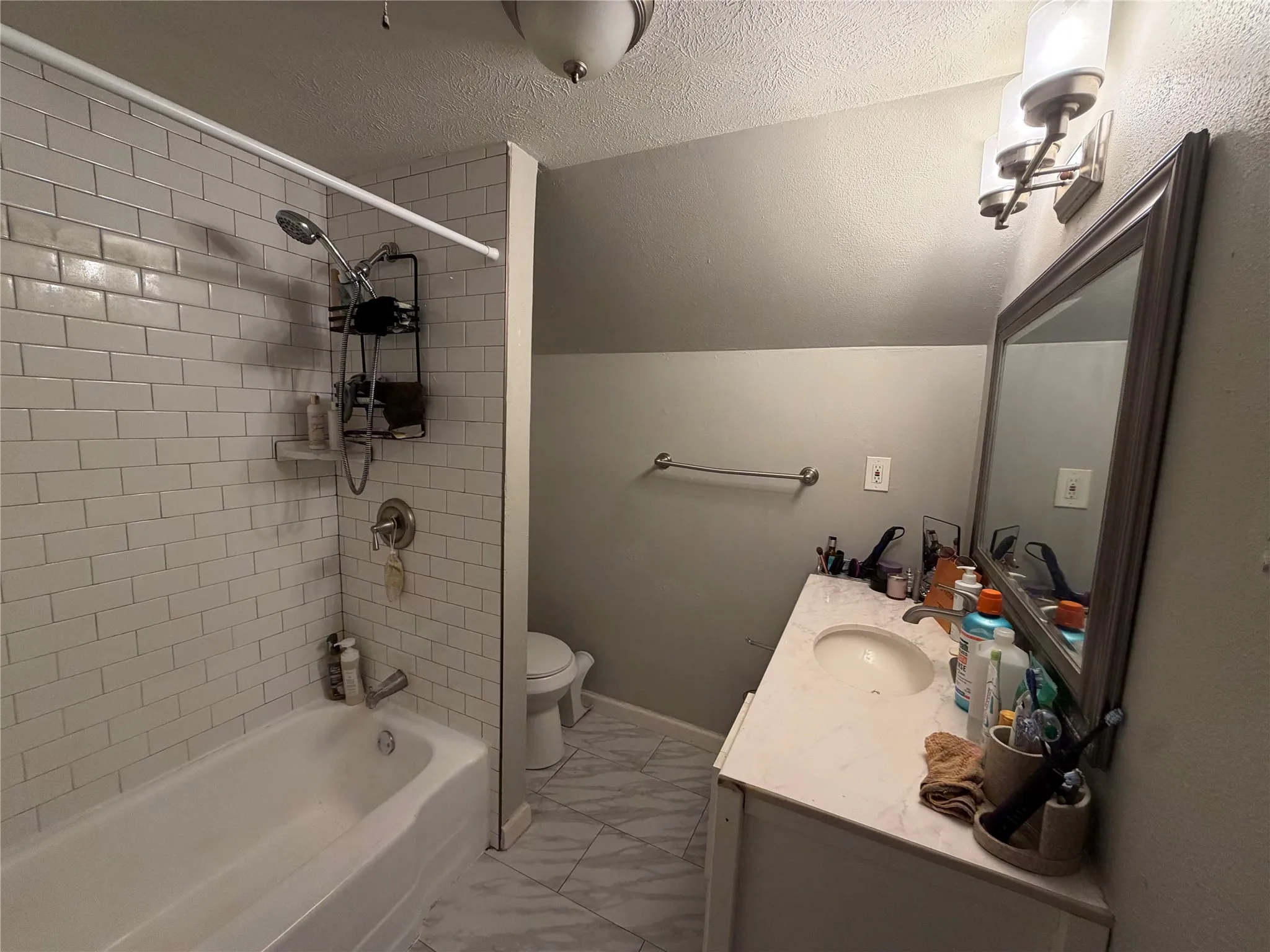 Single Family Residence For Rent in Dallas County , 8044 Woodhue Circle, Dallas, Texas 75228, 4 Bedroom, 3 Bathroom, 2 Garage spaces, 2,370 Sqft, built in 1956, mls#21380509, Real Estate Agent in Dallas, Homes For Rent in Dallas county, Homes For Rent in Dallas, Realtor in Dallas Texas, Real Estate Brokerage Independent Realty Texas, Luminita Cordes Realtor