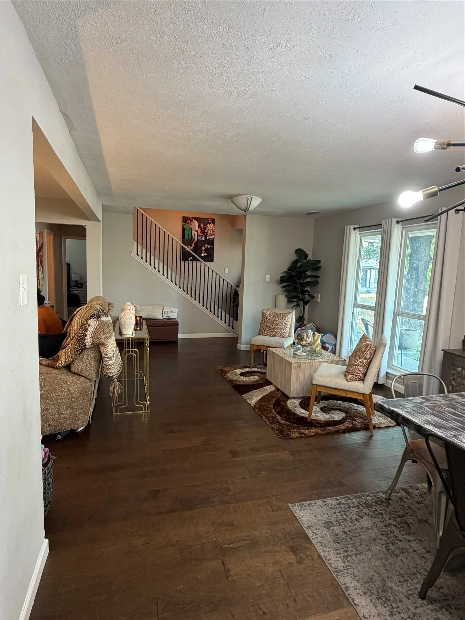 Single Family Residence For Rent in Dallas County , 8044 Woodhue Circle, Dallas, Texas 75228, 4 Bedroom, 3 Bathroom, 2 Garage spaces, 2,370 Sqft, built in 1956, mls#21380509, Real Estate Agent in Dallas, Homes For Rent in Dallas county, Homes For Rent in Dallas, Realtor in Dallas Texas, Real Estate Brokerage Independent Realty Texas, Luminita Cordes Realtor