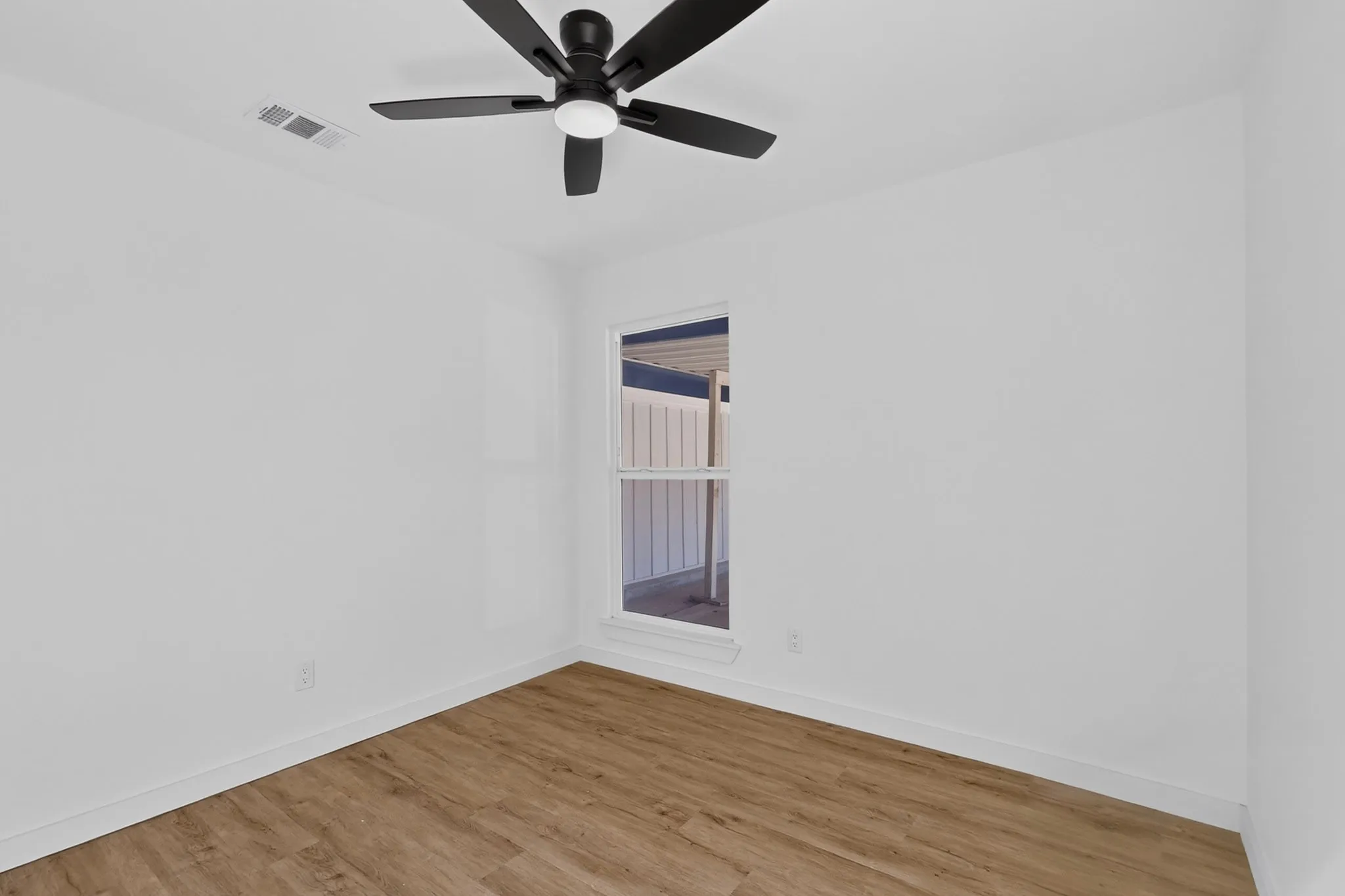 Single Family Residence For Sale in Dallas County , 3241 Santiago Drive, Mesquite, Texas 75150, 4 Bedroom, 2 Bathroom, Garage spaces, 1,693 Sqft, built in 1960, mls#21384893, Real Estate Agent in Mesquite, Homes For Sale in Dallas county, Homes For Sale in Mesquite, Realtor in Mesquite Texas, Real Estate Brokerage Independent Realty Texas, Luminita Cordes Realtor