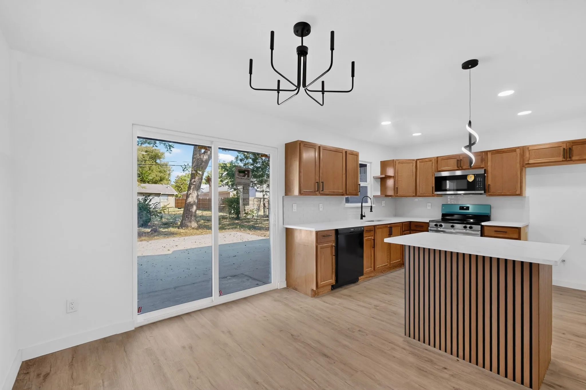 Single Family Residence For Sale in Dallas County , 3241 Santiago Drive, Mesquite, Texas 75150, 4 Bedroom, 2 Bathroom, Garage spaces, 1,693 Sqft, built in 1960, mls#21384893, Real Estate Agent in Mesquite, Homes For Sale in Dallas county, Homes For Sale in Mesquite, Realtor in Mesquite Texas, Real Estate Brokerage Independent Realty Texas, Luminita Cordes Realtor