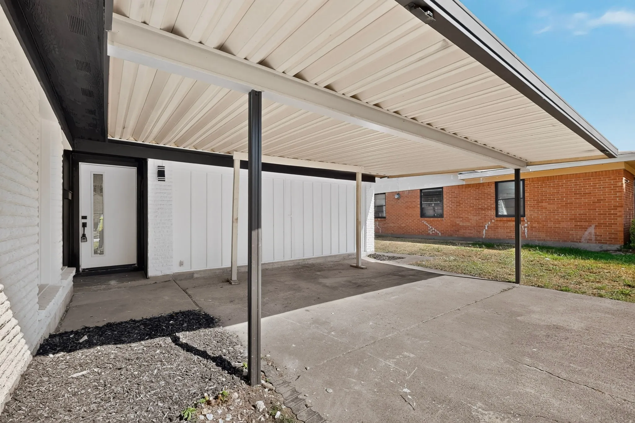 Single Family Residence For Sale in Dallas County , 3241 Santiago Drive, Mesquite, Texas 75150, 4 Bedroom, 2 Bathroom, Garage spaces, 1,693 Sqft, built in 1960, mls#21384893, Real Estate Agent in Mesquite, Homes For Sale in Dallas county, Homes For Sale in Mesquite, Realtor in Mesquite Texas, Real Estate Brokerage Independent Realty Texas, Luminita Cordes Realtor