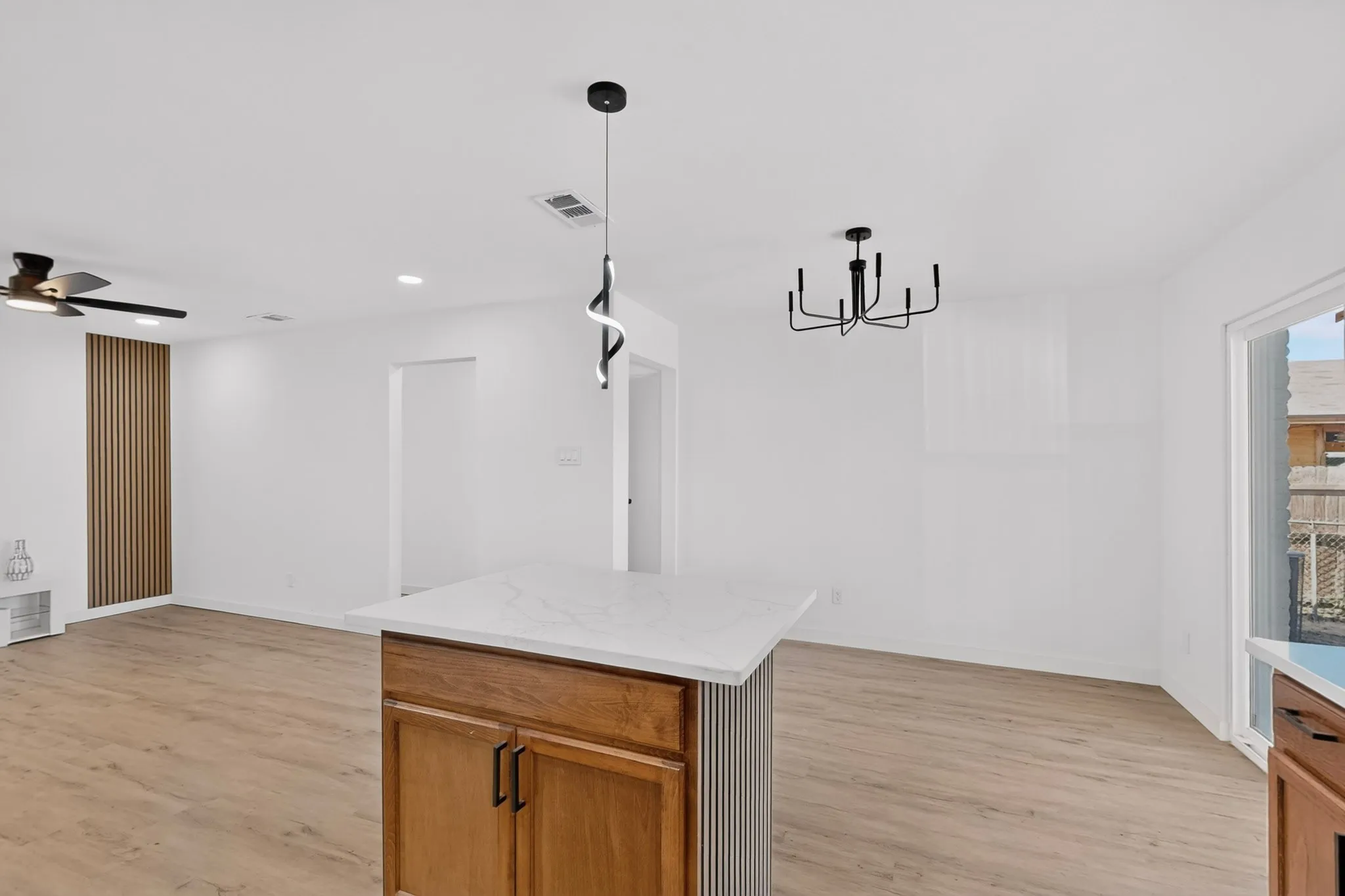 Single Family Residence For Sale in Dallas County , 3241 Santiago Drive, Mesquite, Texas 75150, 4 Bedroom, 2 Bathroom, Garage spaces, 1,693 Sqft, built in 1960, mls#21384893, Real Estate Agent in Mesquite, Homes For Sale in Dallas county, Homes For Sale in Mesquite, Realtor in Mesquite Texas, Real Estate Brokerage Independent Realty Texas, Luminita Cordes Realtor