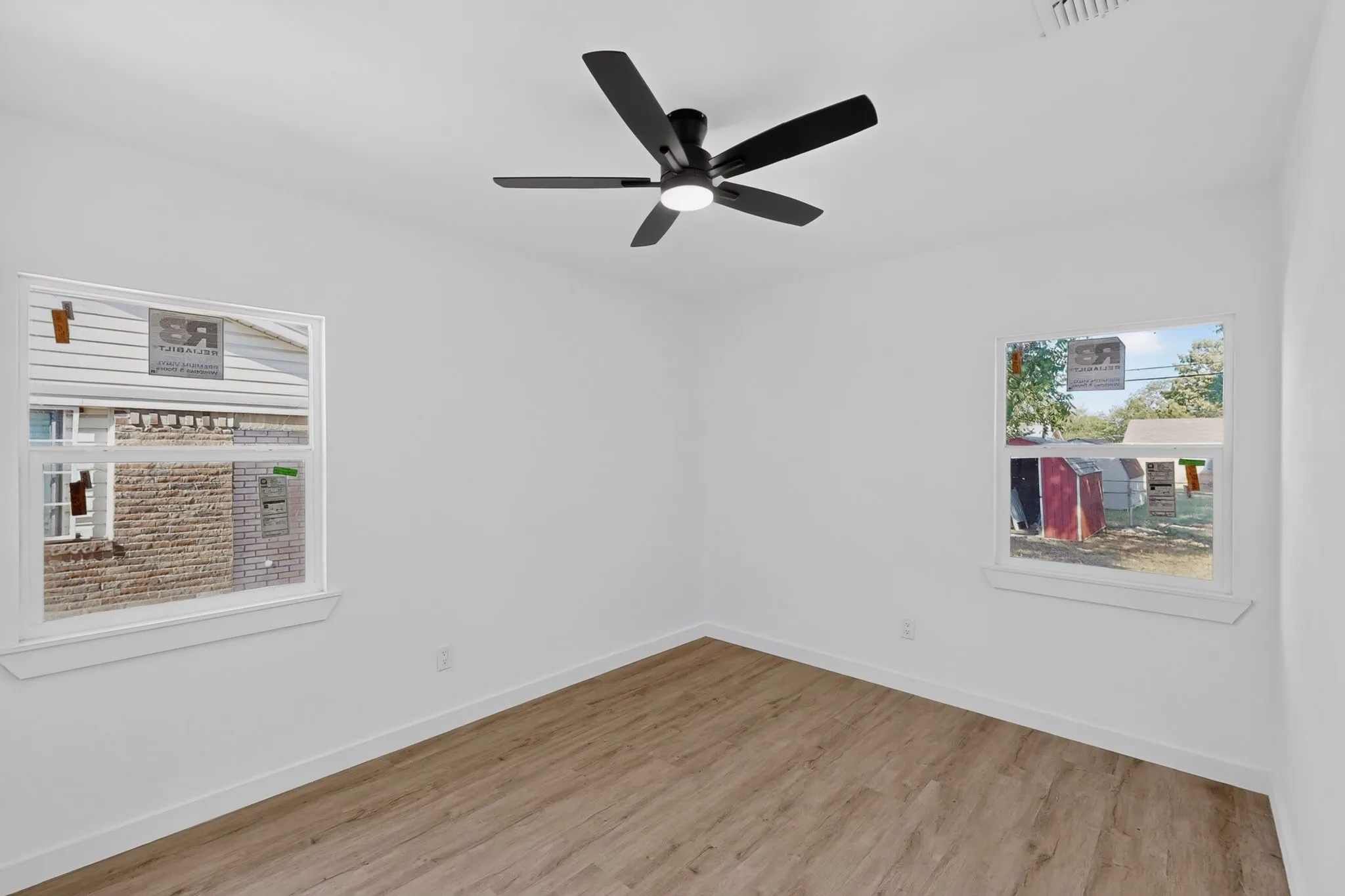 Single Family Residence For Sale in Dallas County , 3241 Santiago Drive, Mesquite, Texas 75150, 4 Bedroom, 2 Bathroom, Garage spaces, 1,693 Sqft, built in 1960, mls#21384893, Real Estate Agent in Mesquite, Homes For Sale in Dallas county, Homes For Sale in Mesquite, Realtor in Mesquite Texas, Real Estate Brokerage Independent Realty Texas, Luminita Cordes Realtor