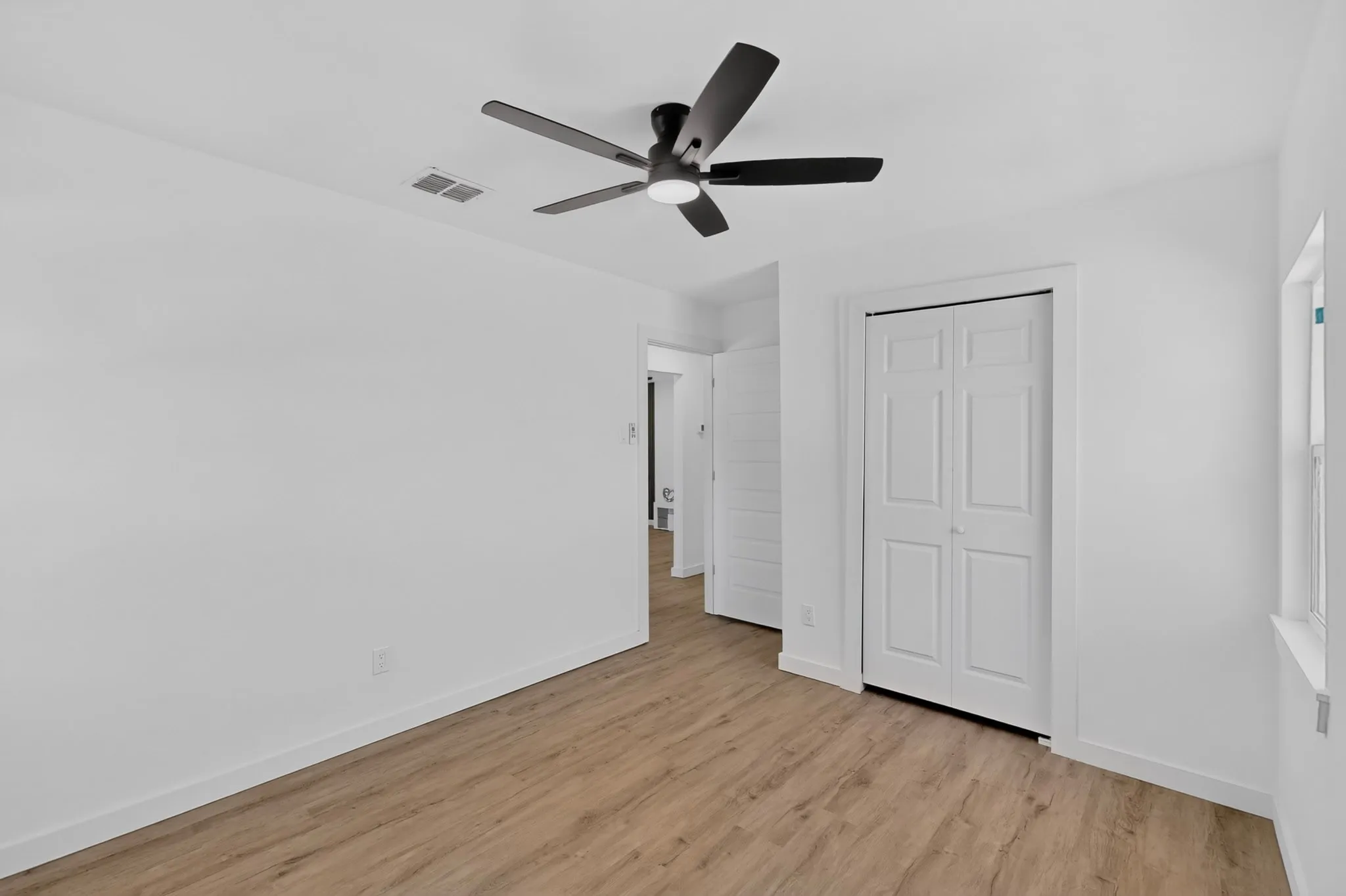 Single Family Residence For Sale in Dallas County , 3241 Santiago Drive, Mesquite, Texas 75150, 4 Bedroom, 2 Bathroom, Garage spaces, 1,693 Sqft, built in 1960, mls#21384893, Real Estate Agent in Mesquite, Homes For Sale in Dallas county, Homes For Sale in Mesquite, Realtor in Mesquite Texas, Real Estate Brokerage Independent Realty Texas, Luminita Cordes Realtor