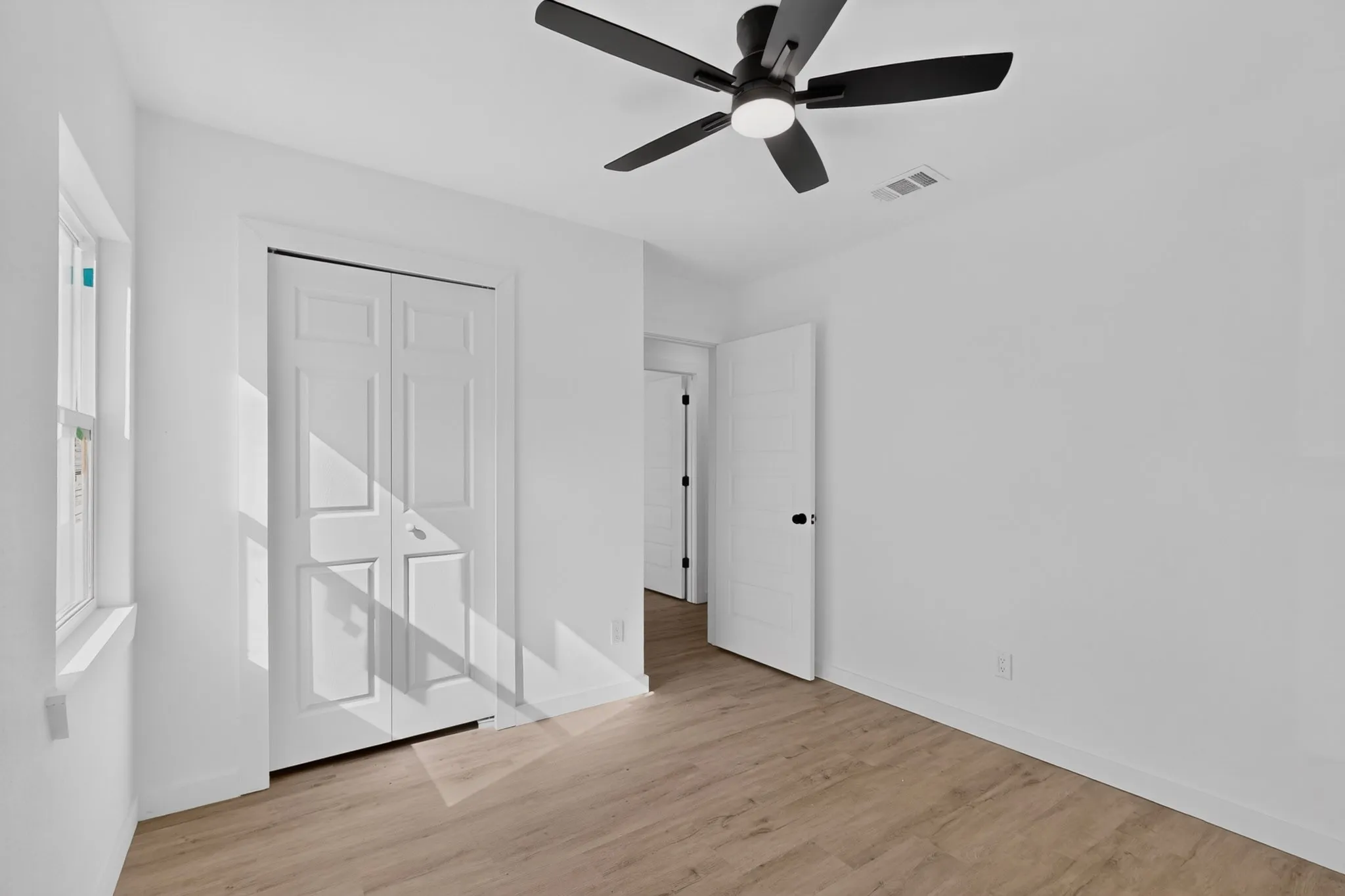 Single Family Residence For Sale in Dallas County , 3241 Santiago Drive, Mesquite, Texas 75150, 4 Bedroom, 2 Bathroom, Garage spaces, 1,693 Sqft, built in 1960, mls#21384893, Real Estate Agent in Mesquite, Homes For Sale in Dallas county, Homes For Sale in Mesquite, Realtor in Mesquite Texas, Real Estate Brokerage Independent Realty Texas, Luminita Cordes Realtor