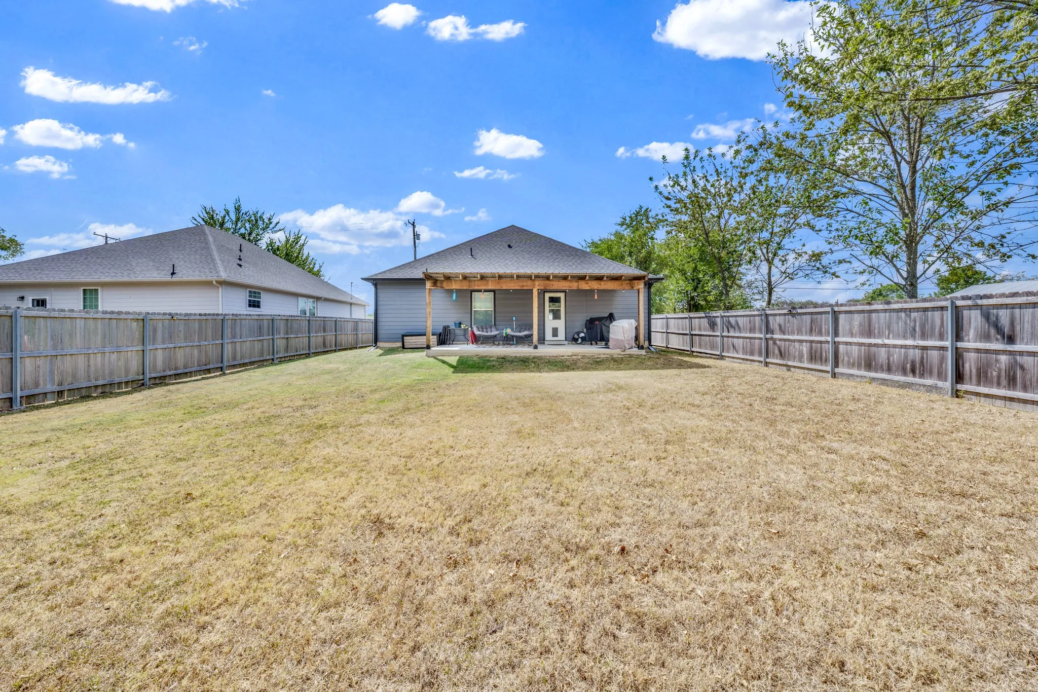 Single Family Residence For Sale in Hopkins County , 1024 Jackson Street N, Sulphur Springs, Texas 75482, 3 Bedroom, 2 Bathroom, 2 Garage spaces, 1,618 Sqft, built in 2022, mls#21383509, Real Estate Agent in Sulphur Springs, Homes For Sale in Hopkins county, Homes For Sale in Sulphur Springs, Realtor in Sulphur Springs Texas, Real Estate Brokerage Independent Realty Texas, Luminita Cordes Realtor