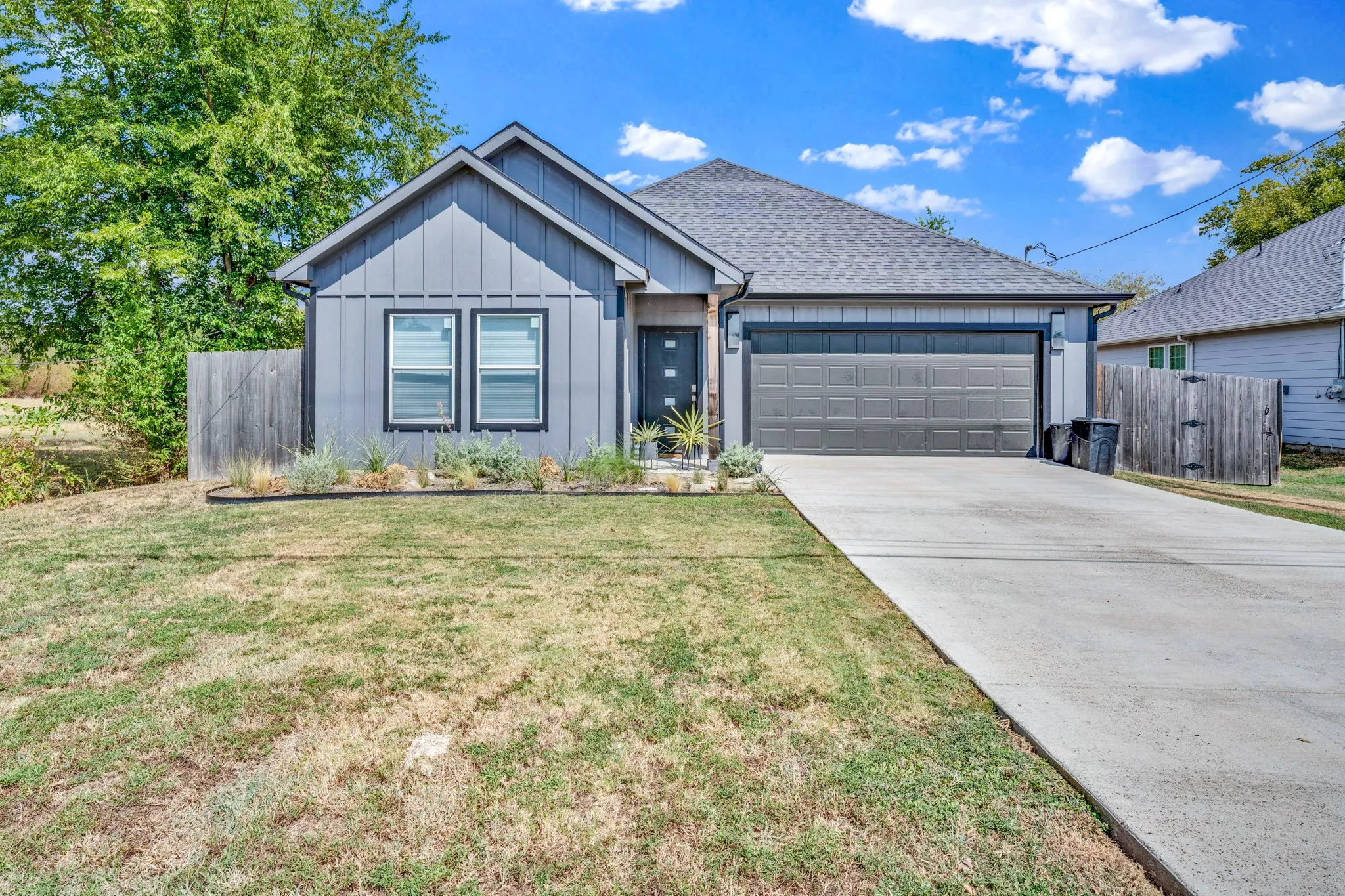 Single Family Residence For Sale in Hopkins County , 1024 Jackson Street N, Sulphur Springs, Texas 75482, 3 Bedroom, 2 Bathroom, 2 Garage spaces, 1,618 Sqft, built in 2022, mls#21383509, Real Estate Agent in Sulphur Springs, Homes For Sale in Hopkins county, Homes For Sale in Sulphur Springs, Realtor in Sulphur Springs Texas, Real Estate Brokerage Independent Realty Texas, Luminita Cordes Realtor