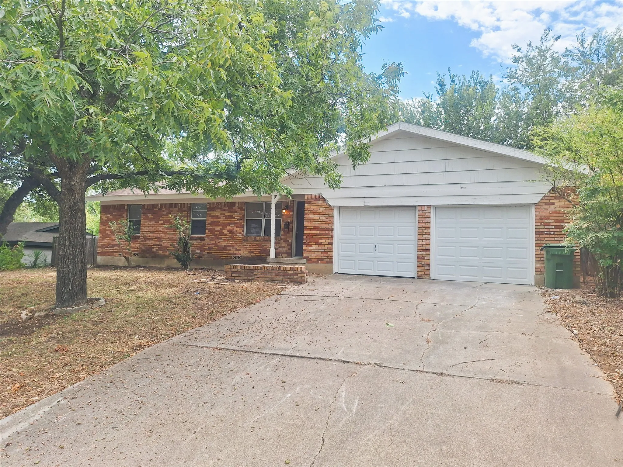 Single Family Residence For Rent in Tarrant County , 7204 Karen Drive, North Richland Hills, Texas 76180, 3 Bedroom, 2 Bathroom, 2 Garage spaces, 1,486 Sqft, built in 1958, mls#21384630, Real Estate Agent in North Richland Hills, Homes For Rent in Tarrant county, Homes For Rent in North Richland Hills, Realtor in North Richland Hills Texas, Real Estate Brokerage Independent Realty Texas, Luminita Cordes Realtor