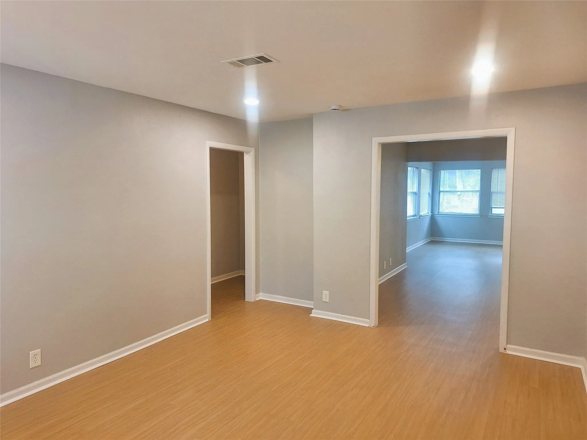 Single Family Residence For Rent in Tarrant County , 7204 Karen Drive, North Richland Hills, Texas 76180, 3 Bedroom, 2 Bathroom, 2 Garage spaces, 1,486 Sqft, built in 1958, mls#21384630, Real Estate Agent in North Richland Hills, Homes For Rent in Tarrant county, Homes For Rent in North Richland Hills, Realtor in North Richland Hills Texas, Real Estate Brokerage Independent Realty Texas, Luminita Cordes Realtor