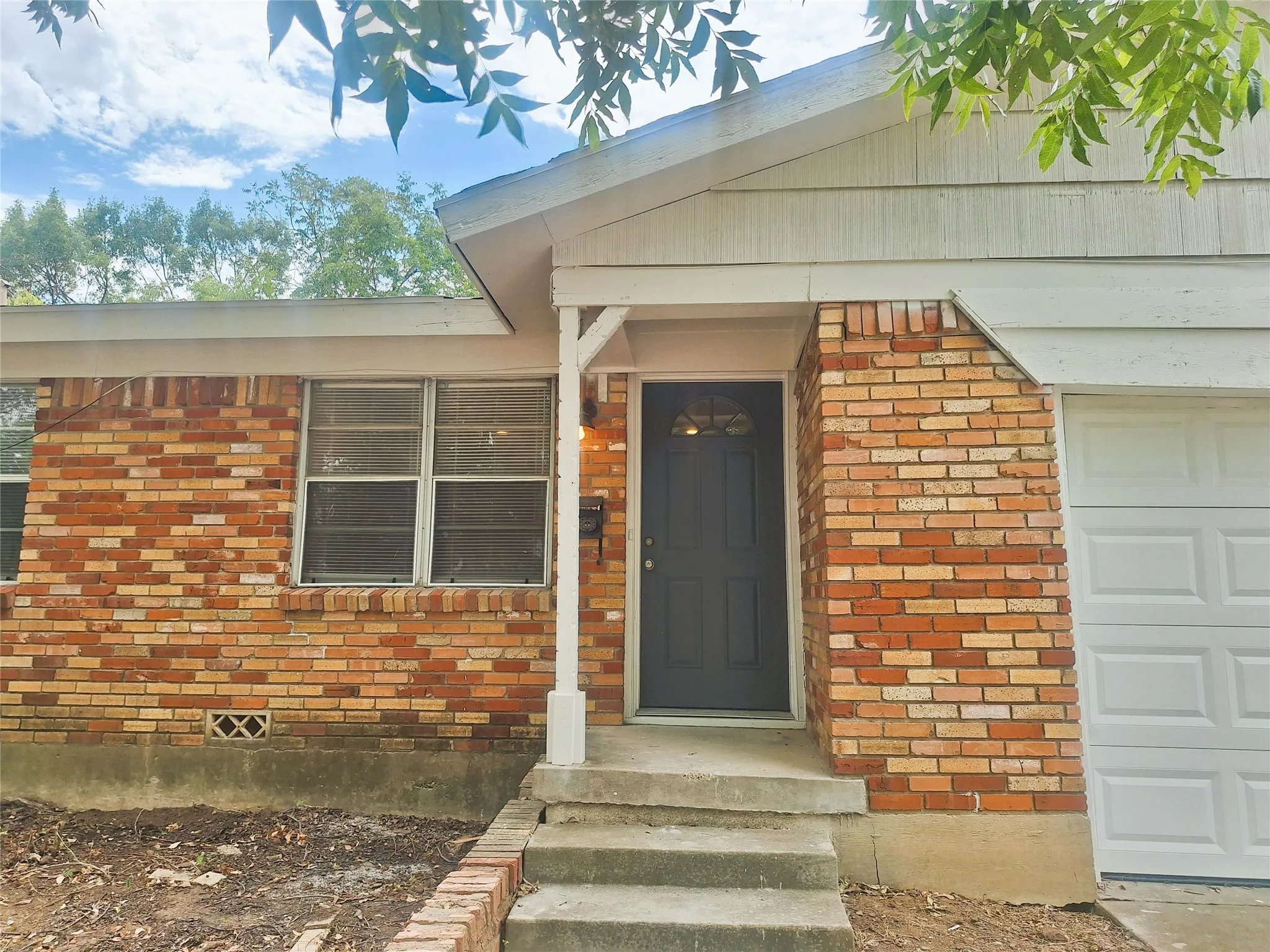 Single Family Residence For Rent in Tarrant County , 7204 Karen Drive, North Richland Hills, Texas 76180, 3 Bedroom, 2 Bathroom, 2 Garage spaces, 1,486 Sqft, built in 1958, mls#21384630, Real Estate Agent in North Richland Hills, Homes For Rent in Tarrant county, Homes For Rent in North Richland Hills, Realtor in North Richland Hills Texas, Real Estate Brokerage Independent Realty Texas, Luminita Cordes Realtor