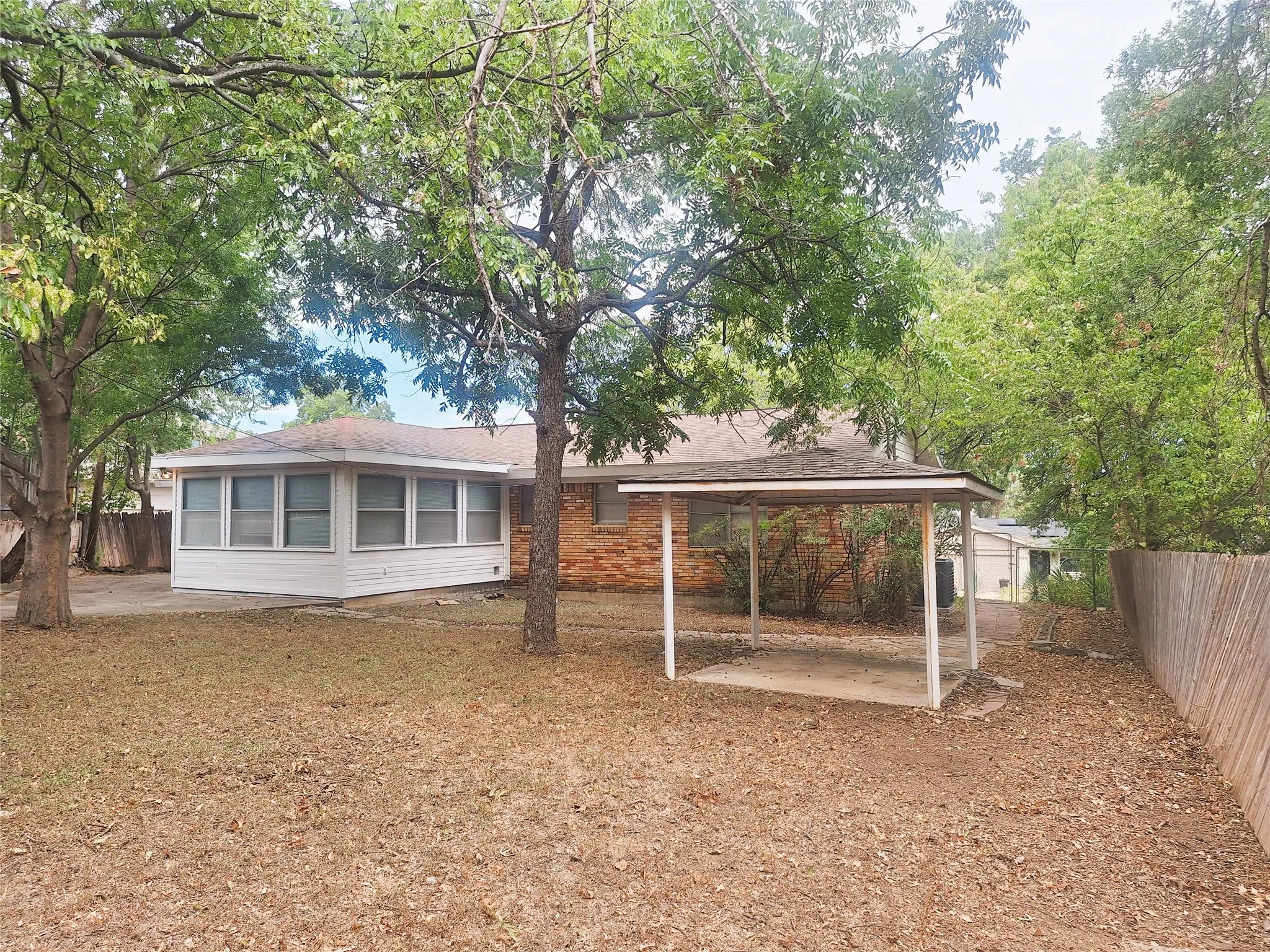 Single Family Residence For Rent in Tarrant County , 7204 Karen Drive, North Richland Hills, Texas 76180, 3 Bedroom, 2 Bathroom, 2 Garage spaces, 1,486 Sqft, built in 1958, mls#21384630, Real Estate Agent in North Richland Hills, Homes For Rent in Tarrant county, Homes For Rent in North Richland Hills, Realtor in North Richland Hills Texas, Real Estate Brokerage Independent Realty Texas, Luminita Cordes Realtor