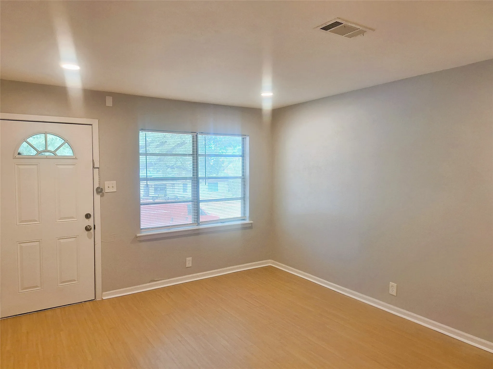 Single Family Residence For Rent in Tarrant County , 7204 Karen Drive, North Richland Hills, Texas 76180, 3 Bedroom, 2 Bathroom, 2 Garage spaces, 1,486 Sqft, built in 1958, mls#21384630, Real Estate Agent in North Richland Hills, Homes For Rent in Tarrant county, Homes For Rent in North Richland Hills, Realtor in North Richland Hills Texas, Real Estate Brokerage Independent Realty Texas, Luminita Cordes Realtor
